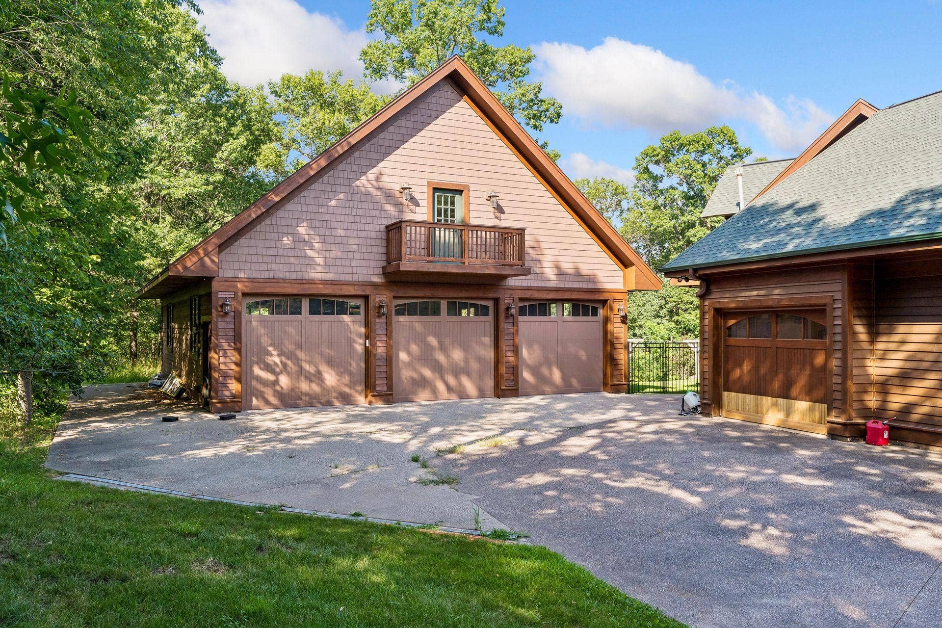 Additional six car garage / workshop