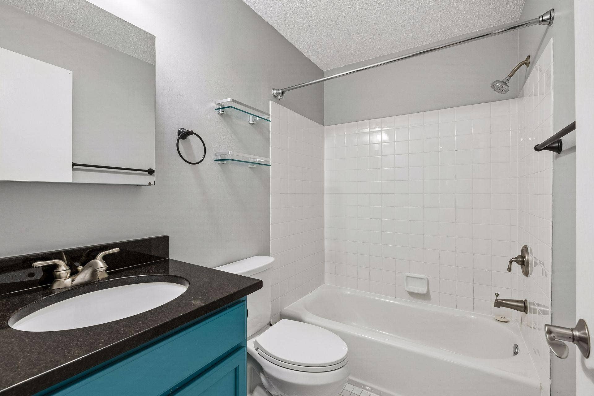 3540 Hennepin Avenue, #210, 23, Minneapolis, MN 55408 bathroom