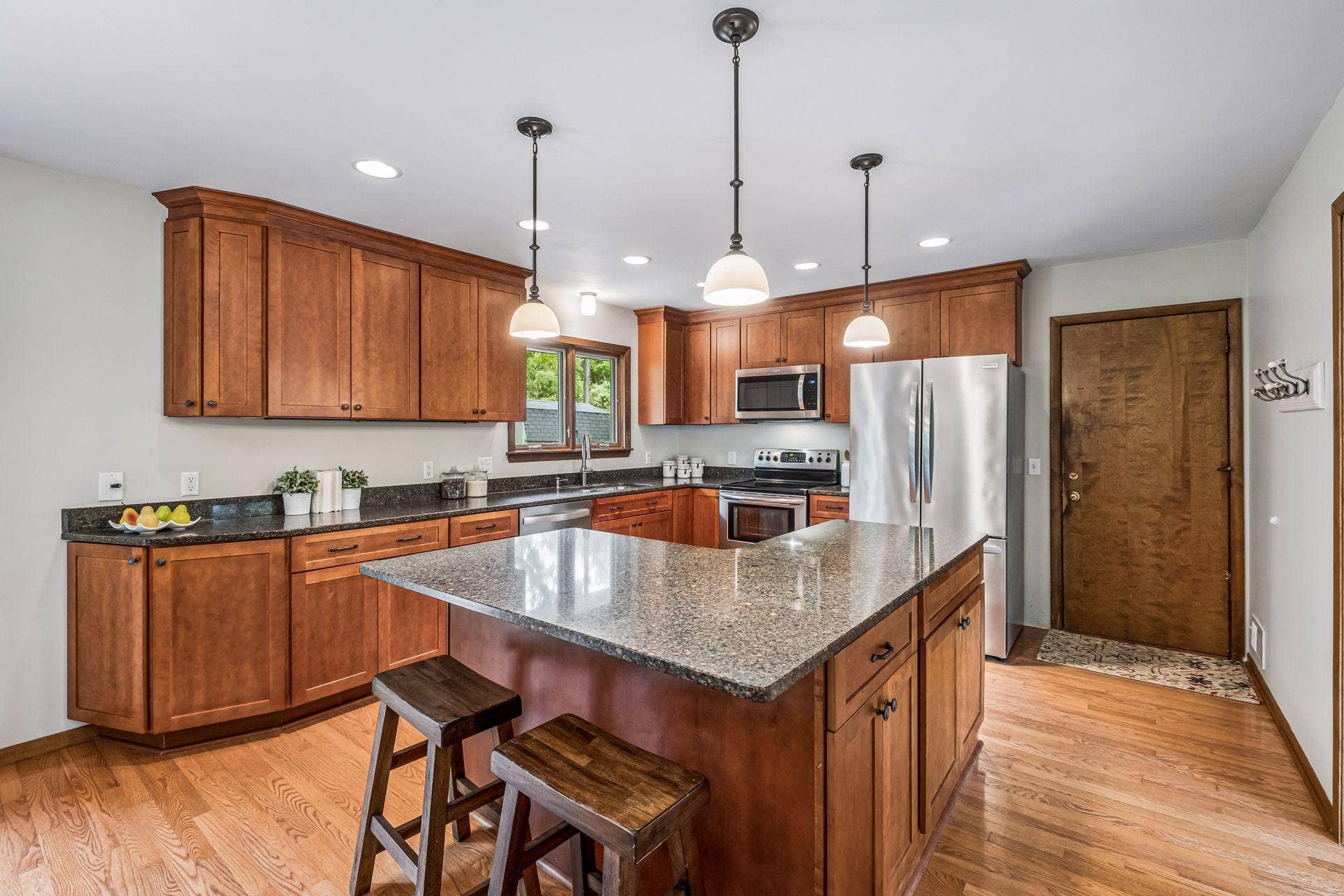 10800 Oak Knoll Terrace N, Minnetonka, MN 55305 10800 Oak Knoll Terrace N, Minnetonka, MN 55305