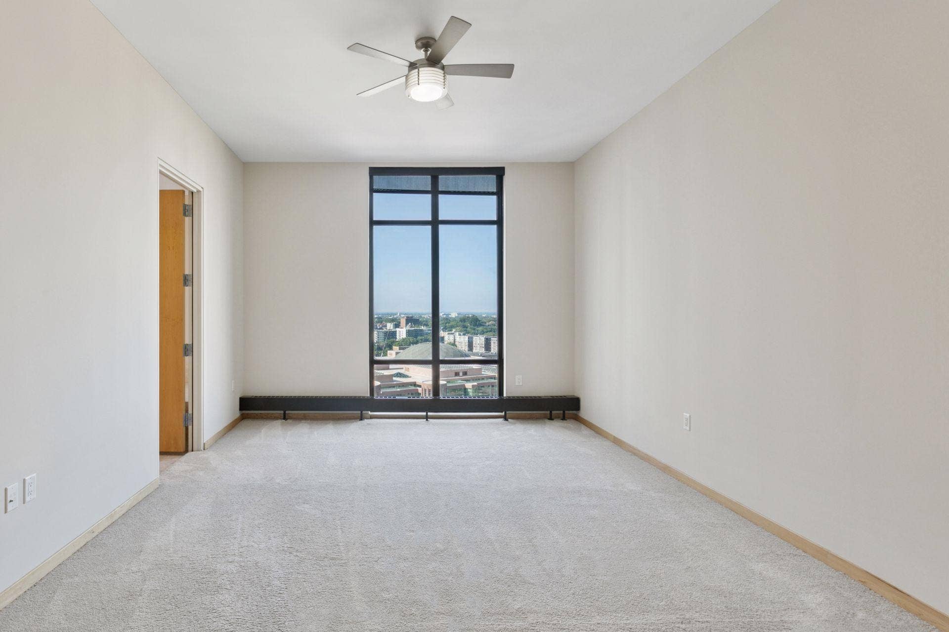 201 S 11th St, #1700, 19, Minneapolis, MN 55403 Owner's Suite