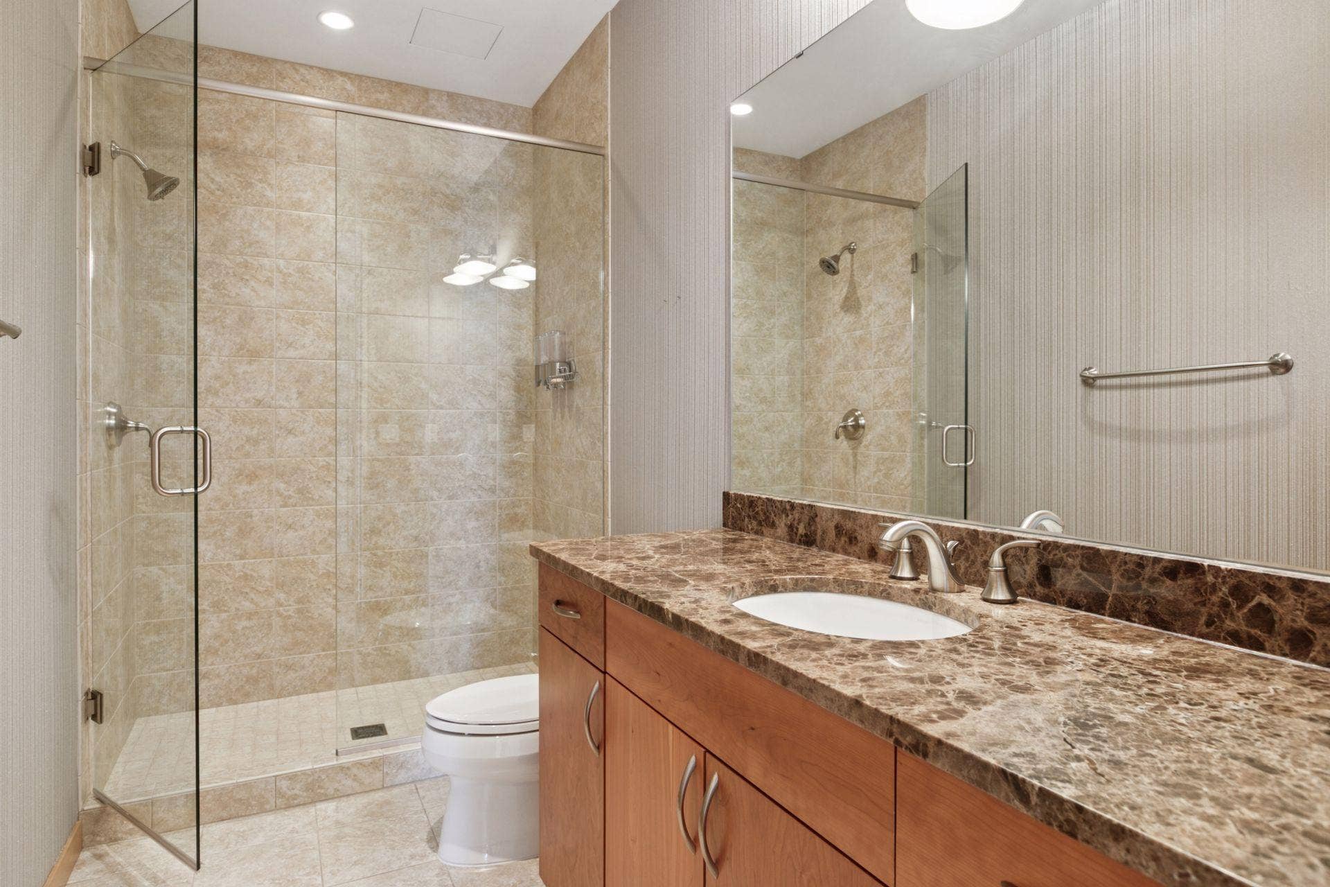 201 S 11th St, #1700, 19, Minneapolis, MN 55403 2nd Bathroom