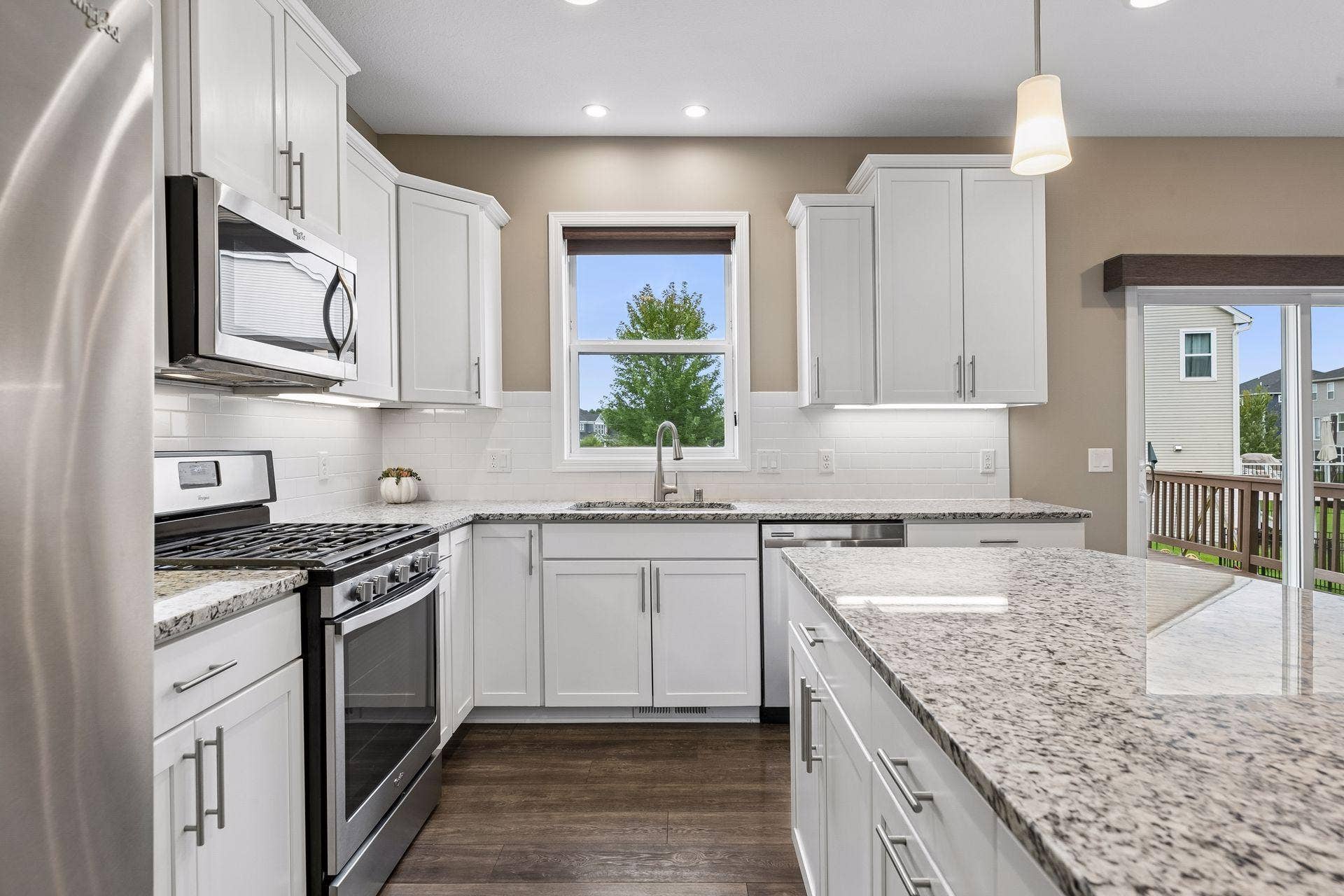 9135 Lighthouse Lane, Woodbury, MN 55129 Bright and airy kitchen with walk-in pantry