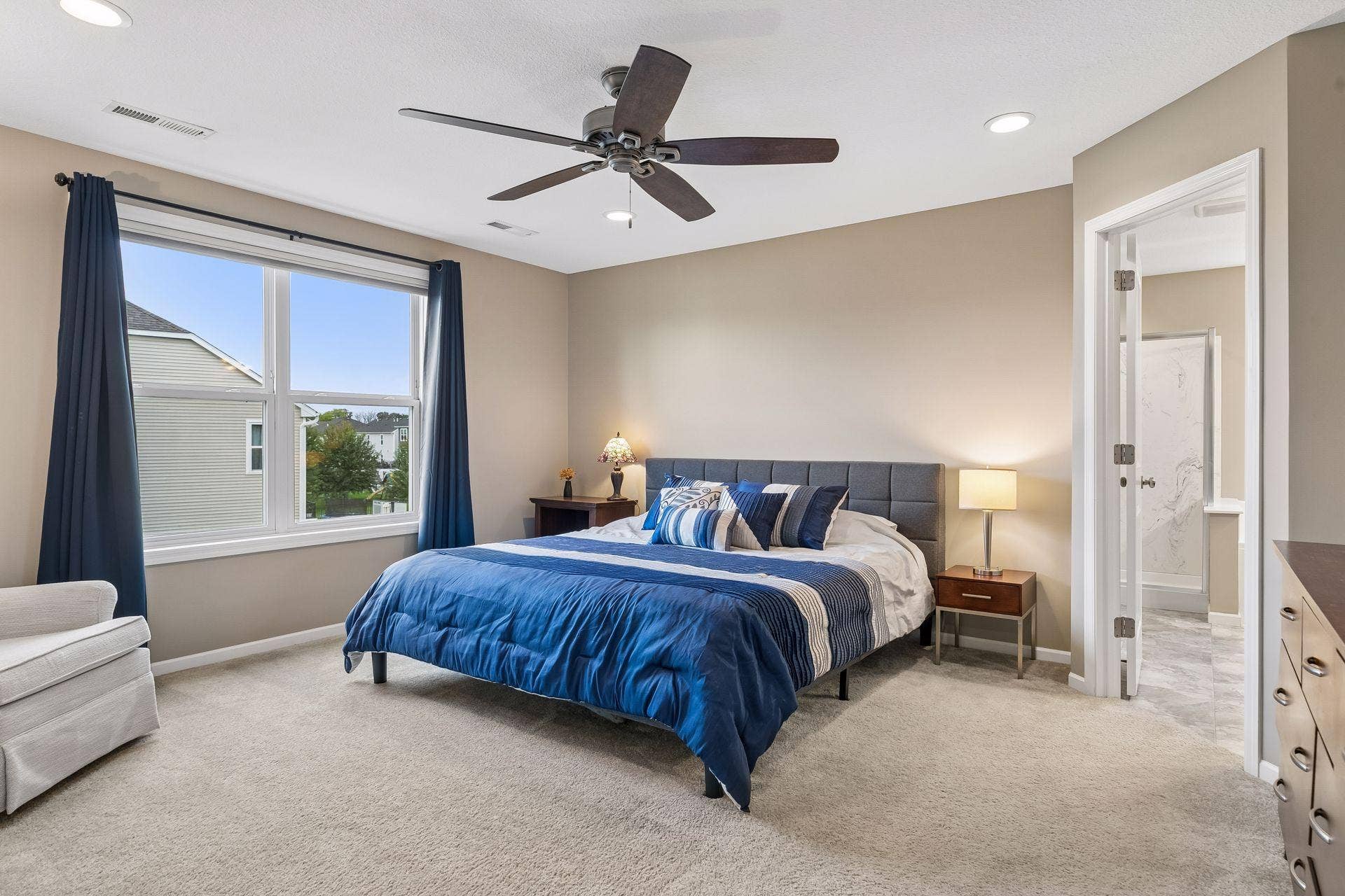 9135 Lighthouse Lane, Woodbury, MN 55129 Spacious owner's suite with large window for plenty of natural light