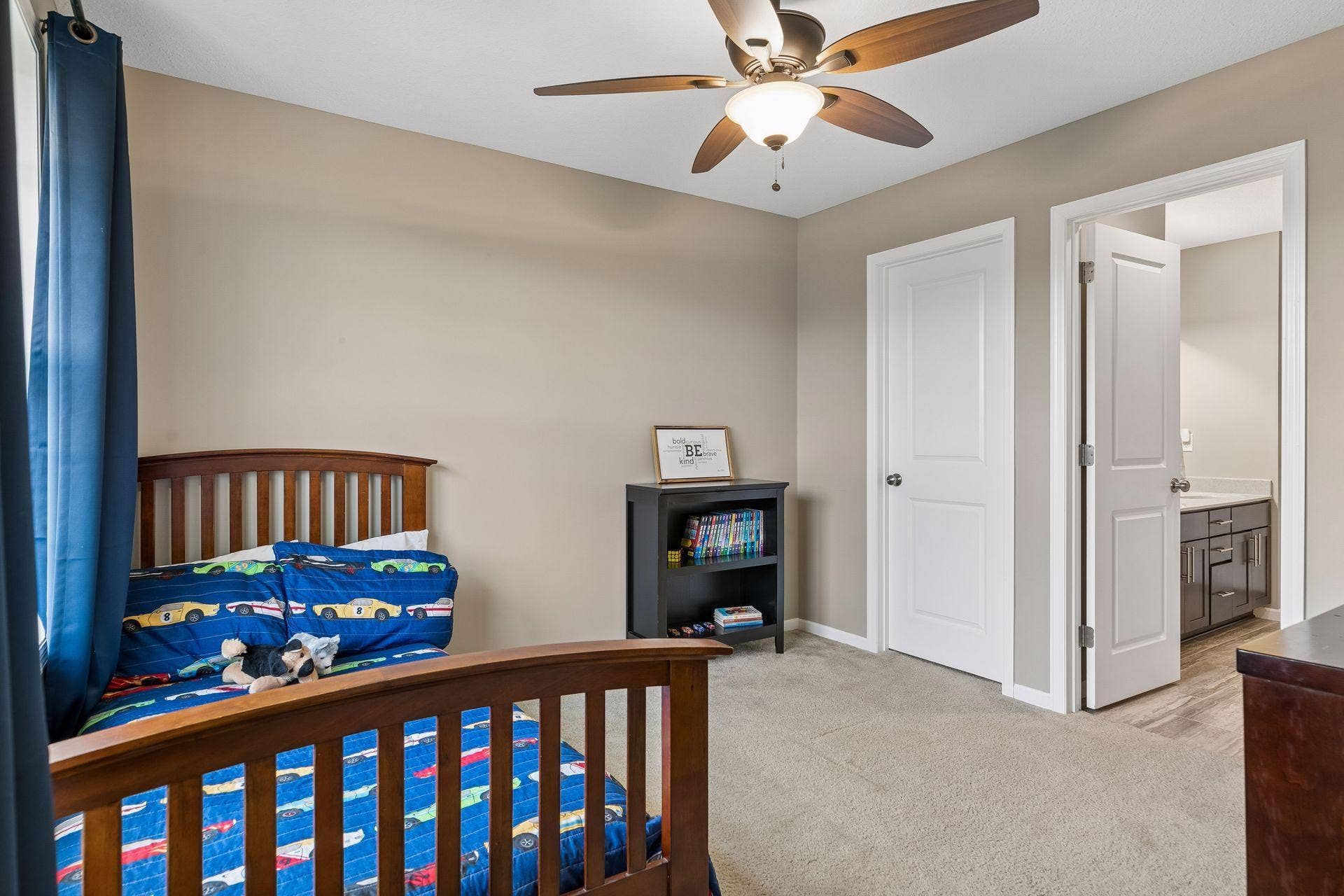 9135 Lighthouse Lane, Woodbury, MN 55129 Bed #4 with walk-in closet