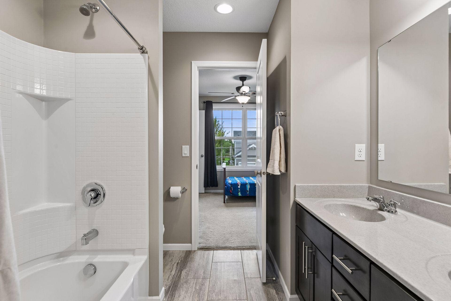 9135 Lighthouse Lane, Woodbury, MN 55129 Upper Level full bath - dual sink vanity