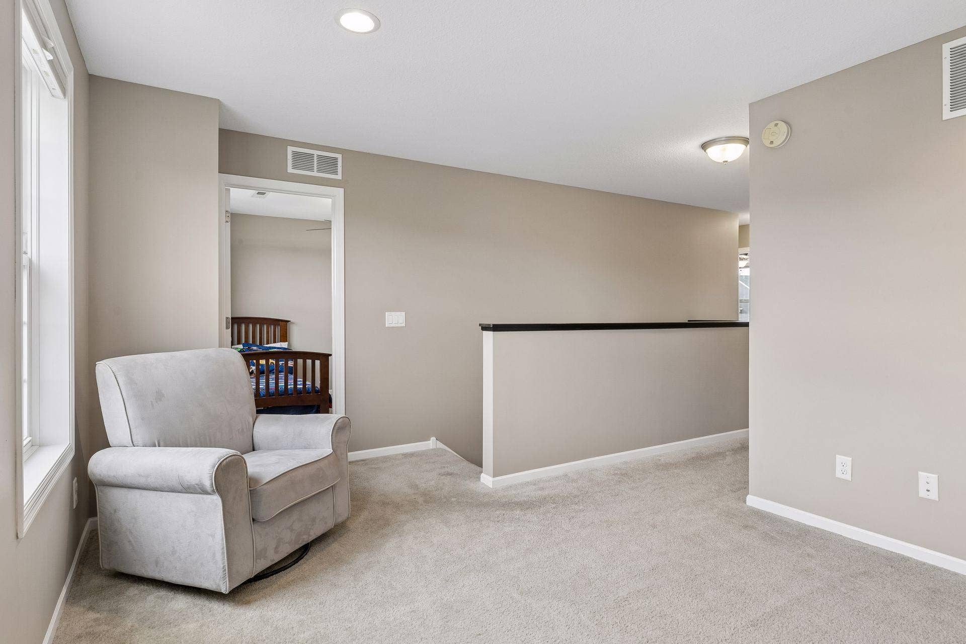 9135 Lighthouse Lane, Woodbury, MN 55129 Upper level Loft space - plenty of natural light