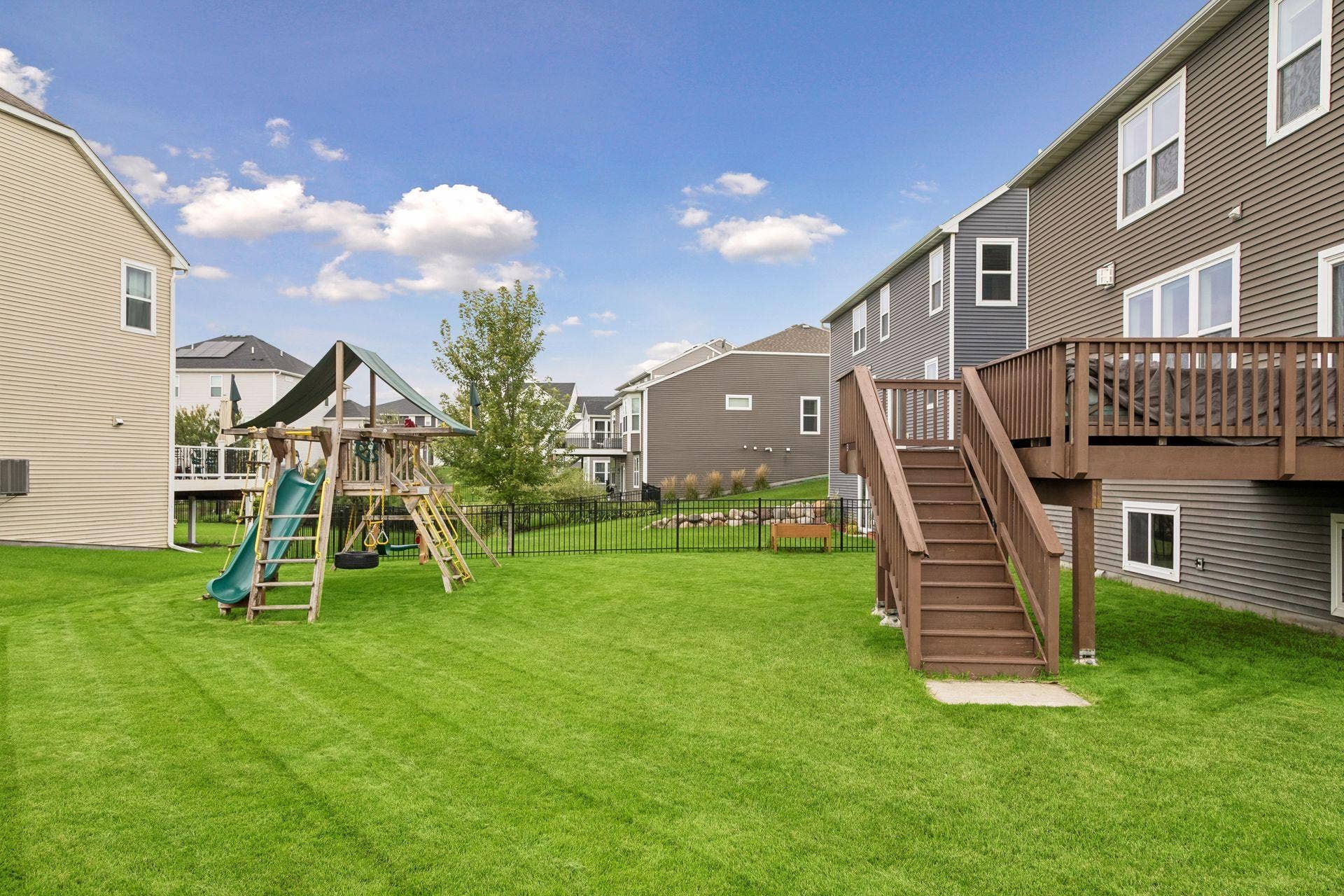 9135 Lighthouse Lane, Woodbury, MN 55129 9135 Lighthouse Lane - Expansive Corner Lot with plenty of space