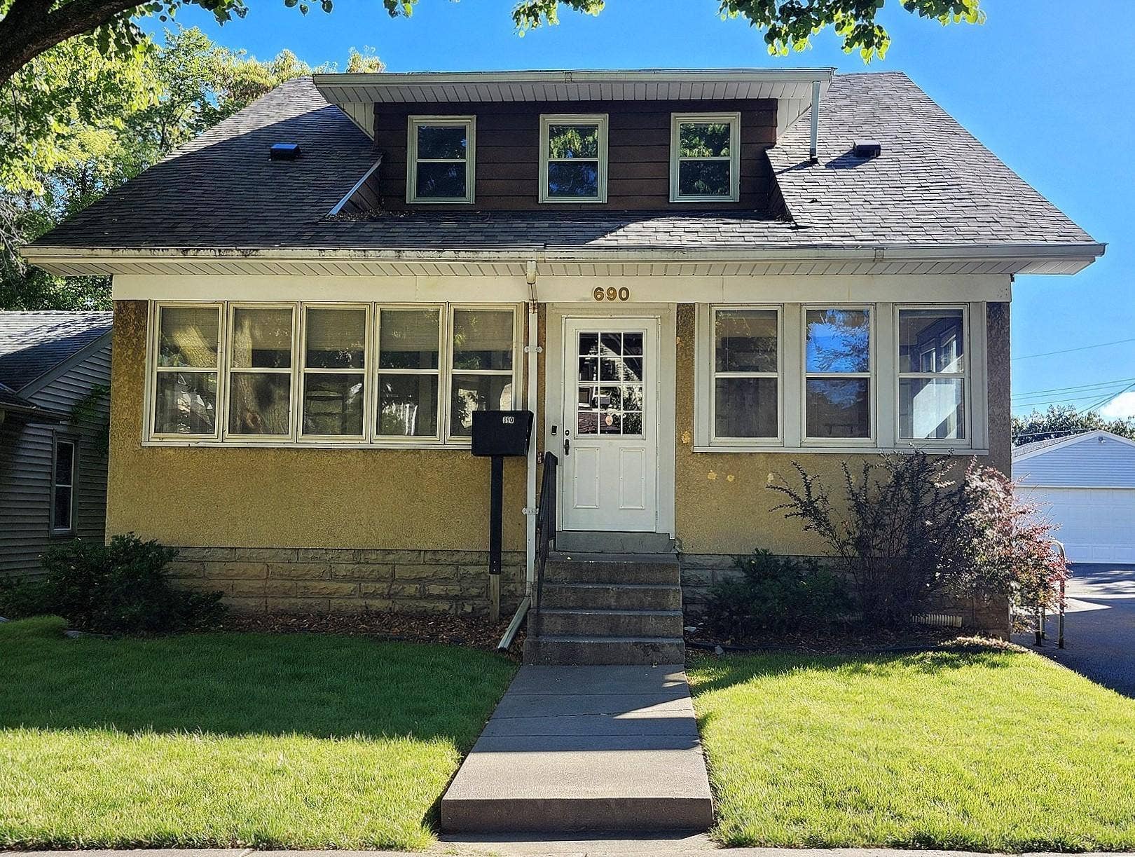 690 Ohio Street, 104, Saint Paul, MN 55107 Welcome Home To Amazing 690 Ohio!.jpg