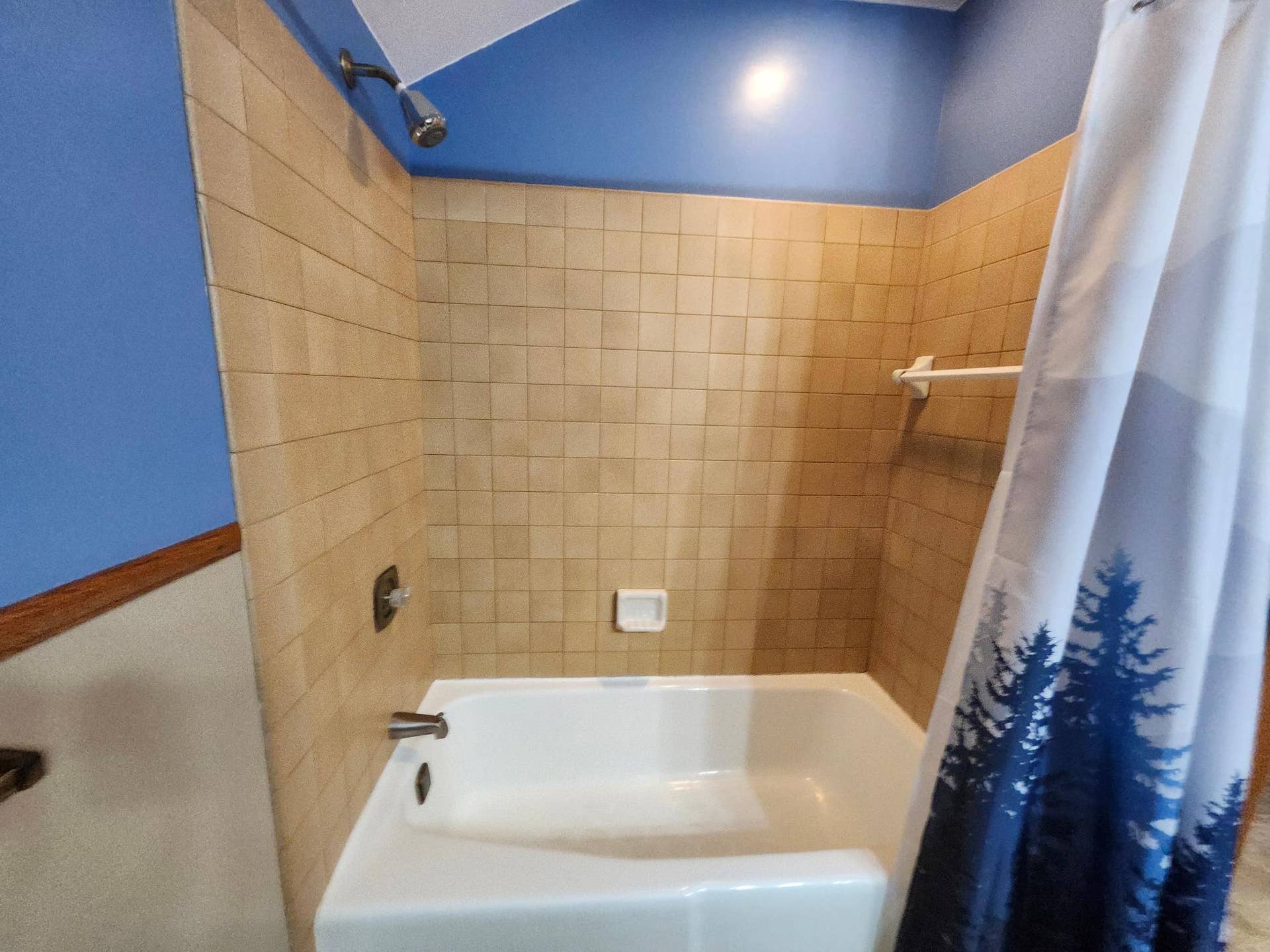 690 Ohio Street, 104, Saint Paul, MN 55107 Full Upper Level Bath (2).jpg