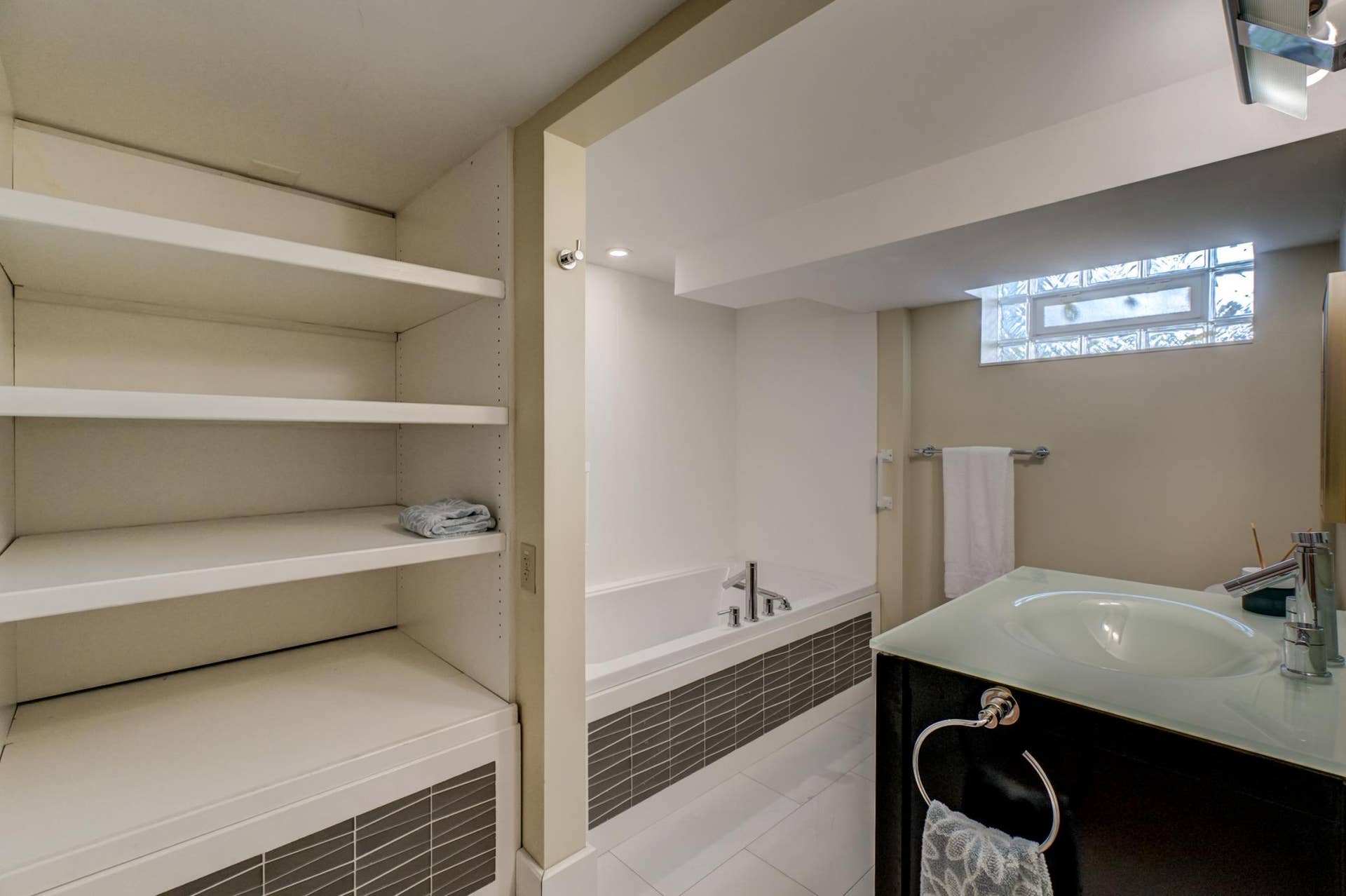 4911 41st Ave S-57.jpg
