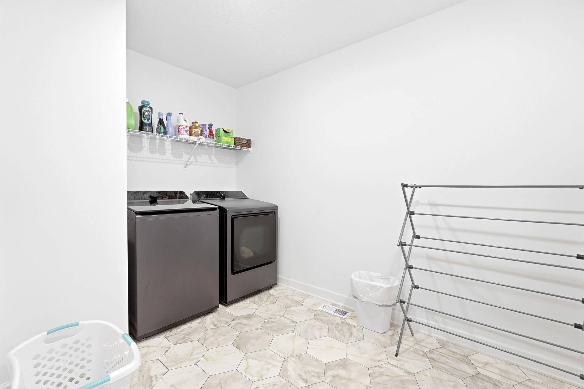 4043 Heath Lane N, Oakdale, MN 55128 4043 Heath Lane N, Oakdale, MN 55128