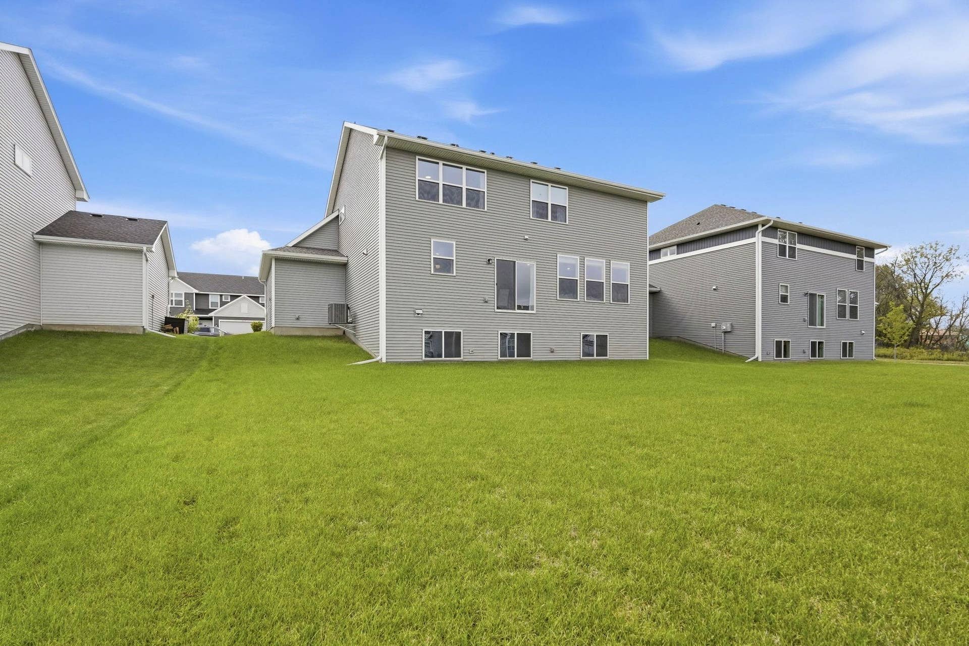 4043 Heath Lane N, Oakdale, MN 55128 4043 Heath Lane N, Oakdale, MN 55128