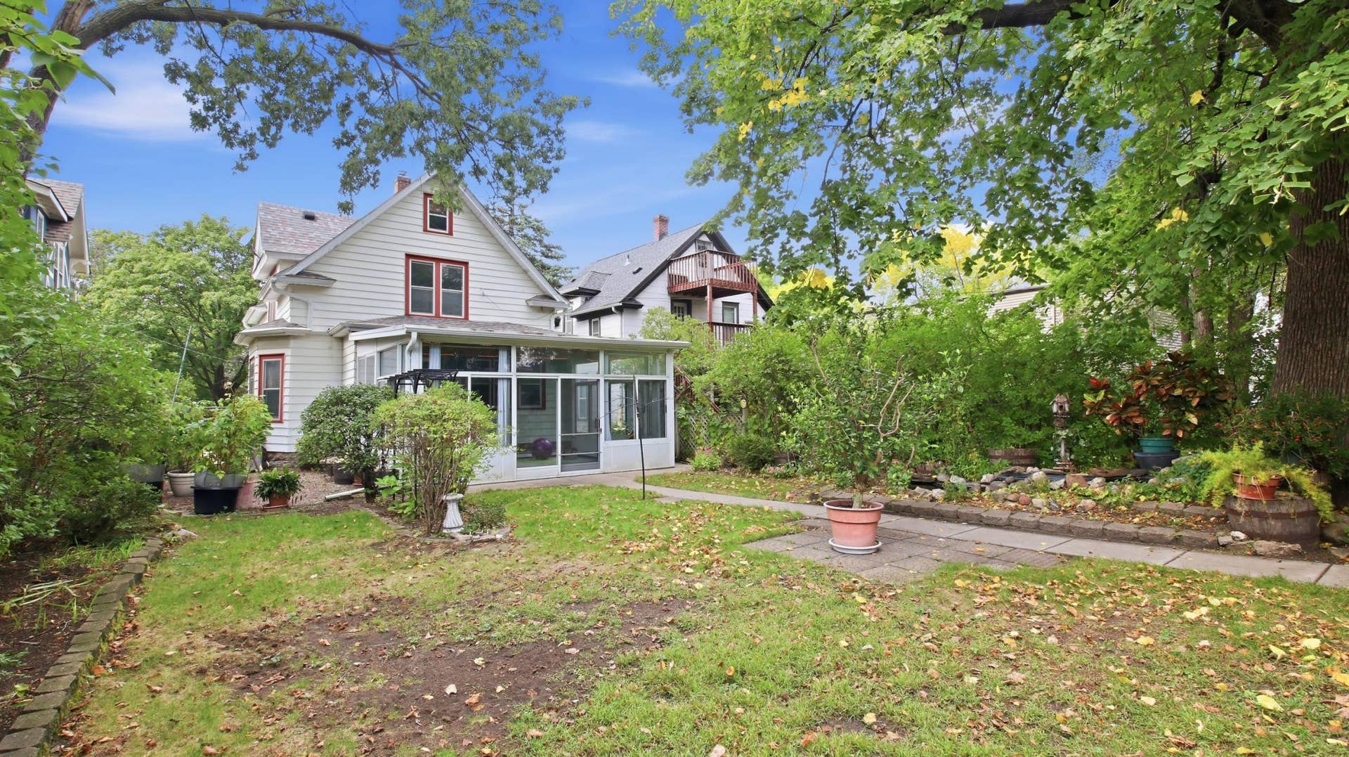 820 5th Avenue SE, 50, Minneapolis, MN 55414 Gardens and room for more!