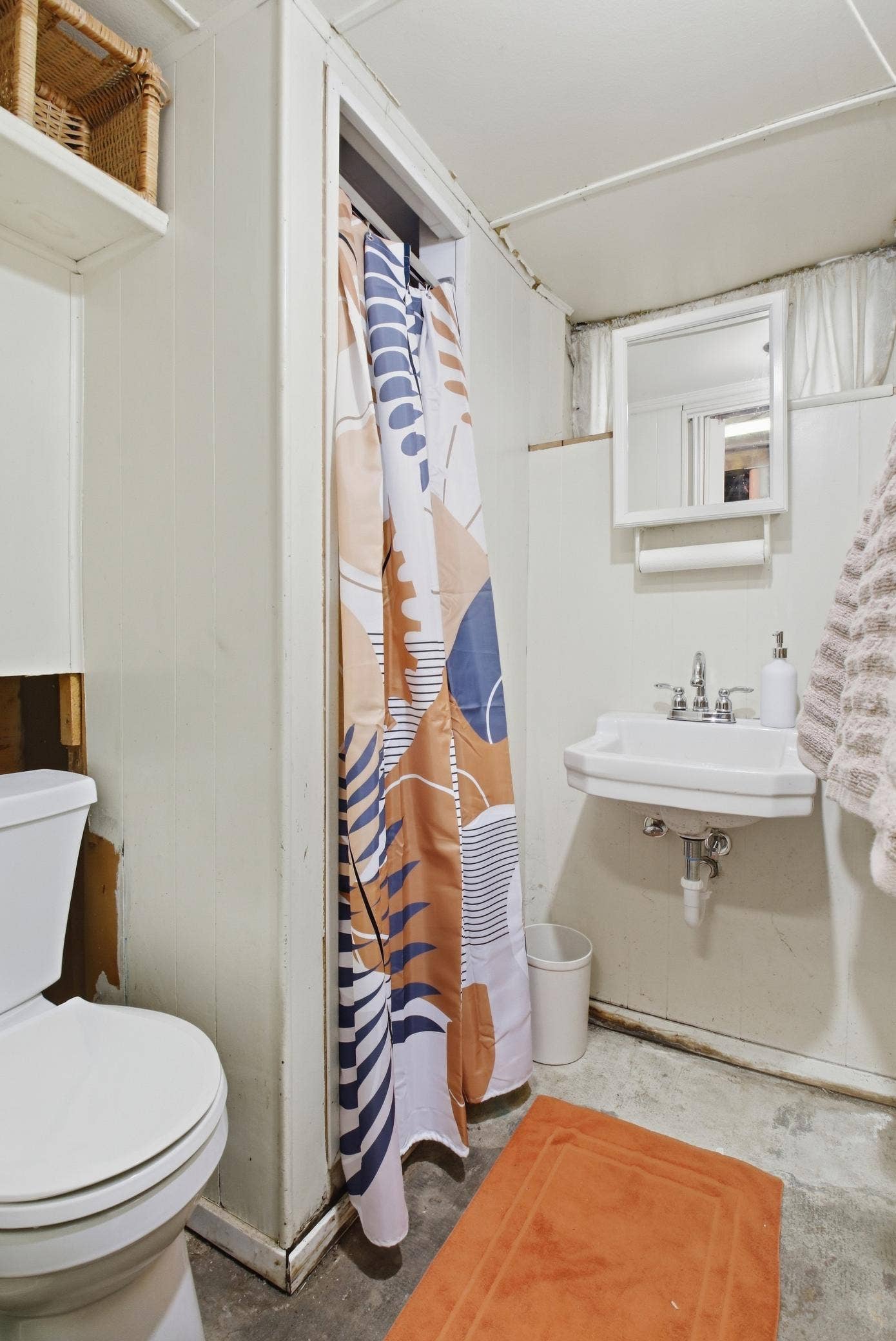 820 5th Avenue SE, 50, Minneapolis, MN 55414 Lower level bath.