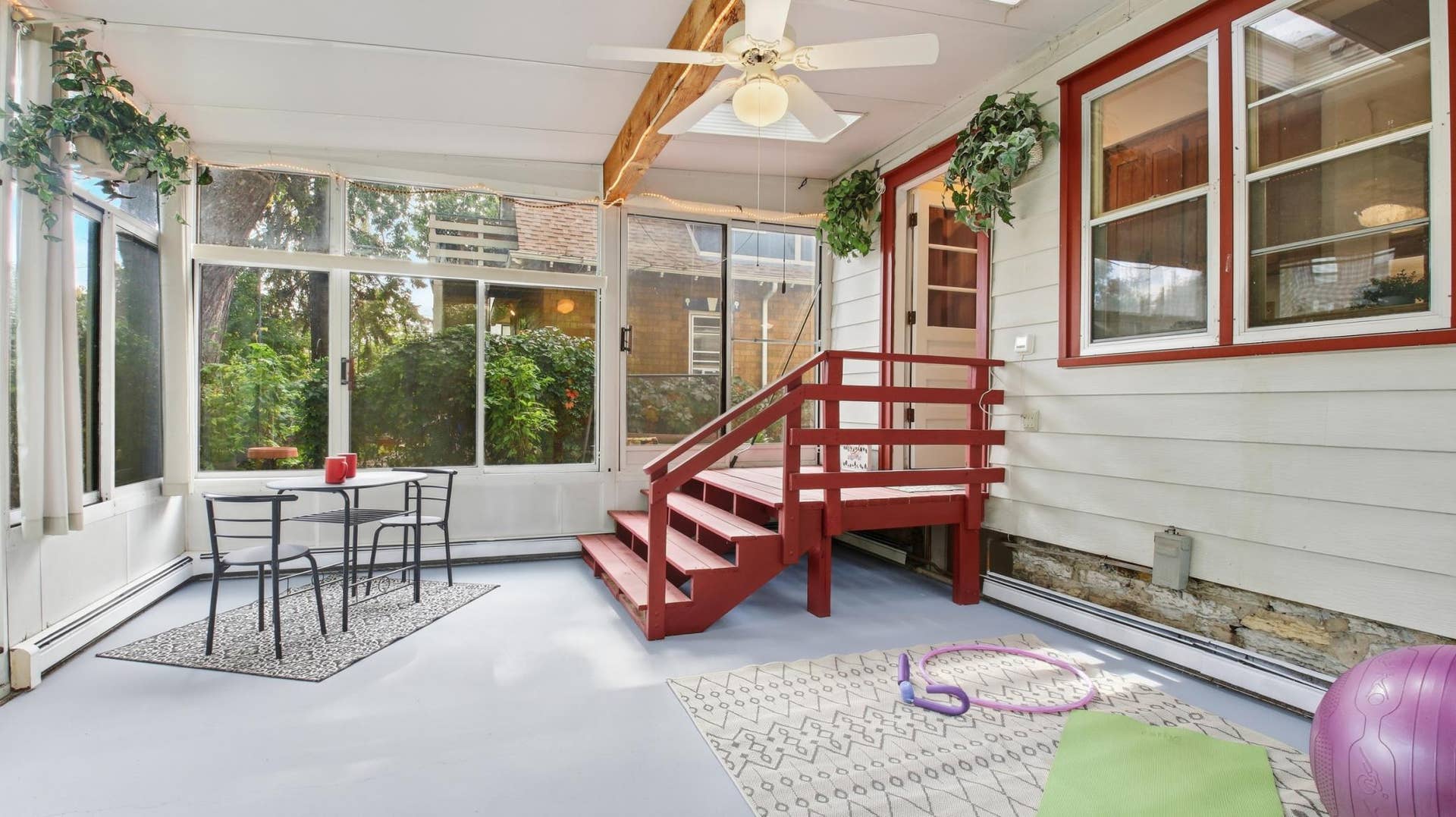 820 5th Avenue SE, 50, Minneapolis, MN 55414 Skylights, walkouts to the back and side yards and tons of fabulous 4-season space!