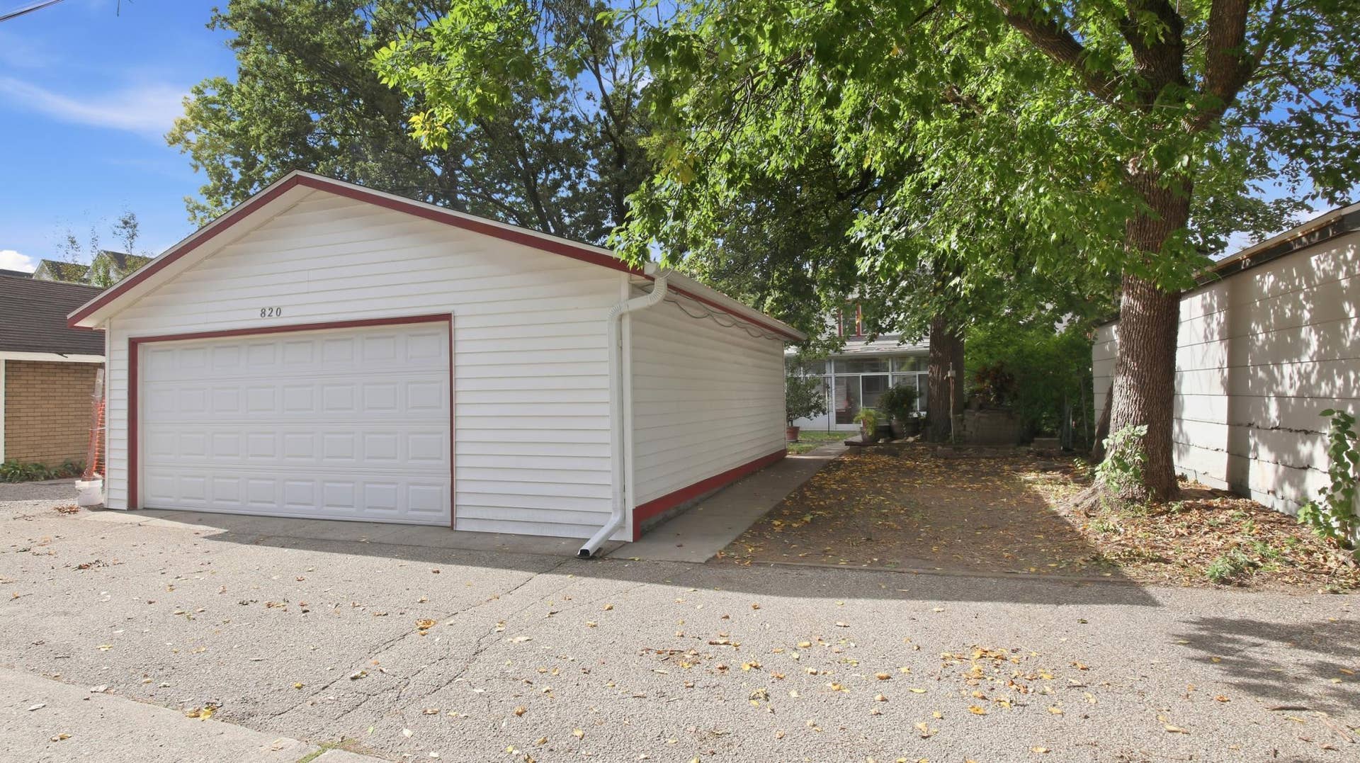 820 5th Avenue SE, 50, Minneapolis, MN 55414 The oversized two-car garage and convenient, extra off-street parking.