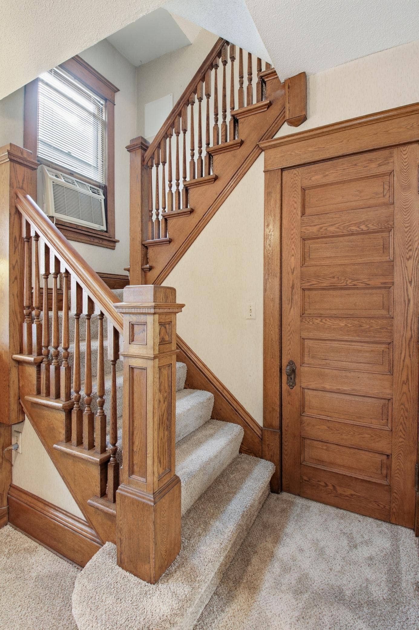 820 5th Avenue SE, 50, Minneapolis, MN 55414 Headed to bed? Enjoy beautiful craftsmanship every day!