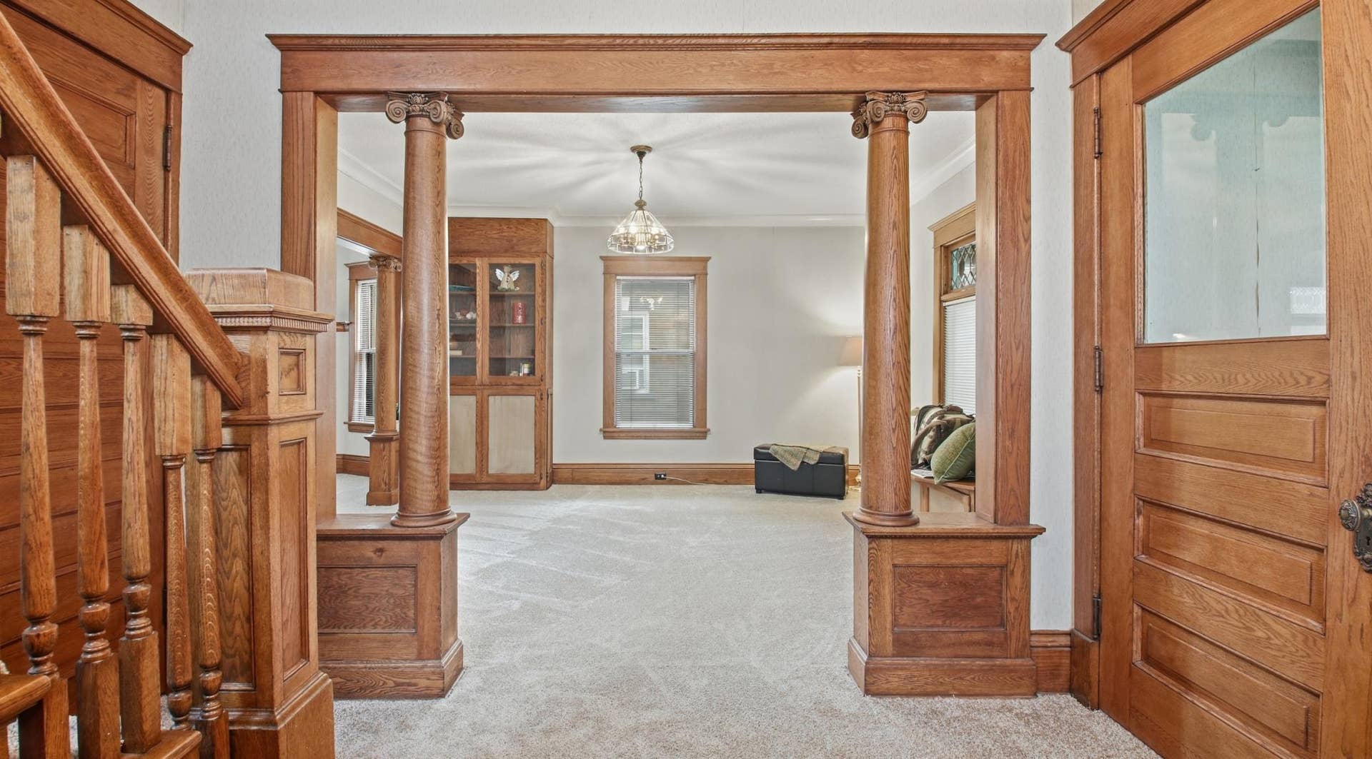 820 5th Avenue SE, 50, Minneapolis, MN 55414 Lovely, large living room.