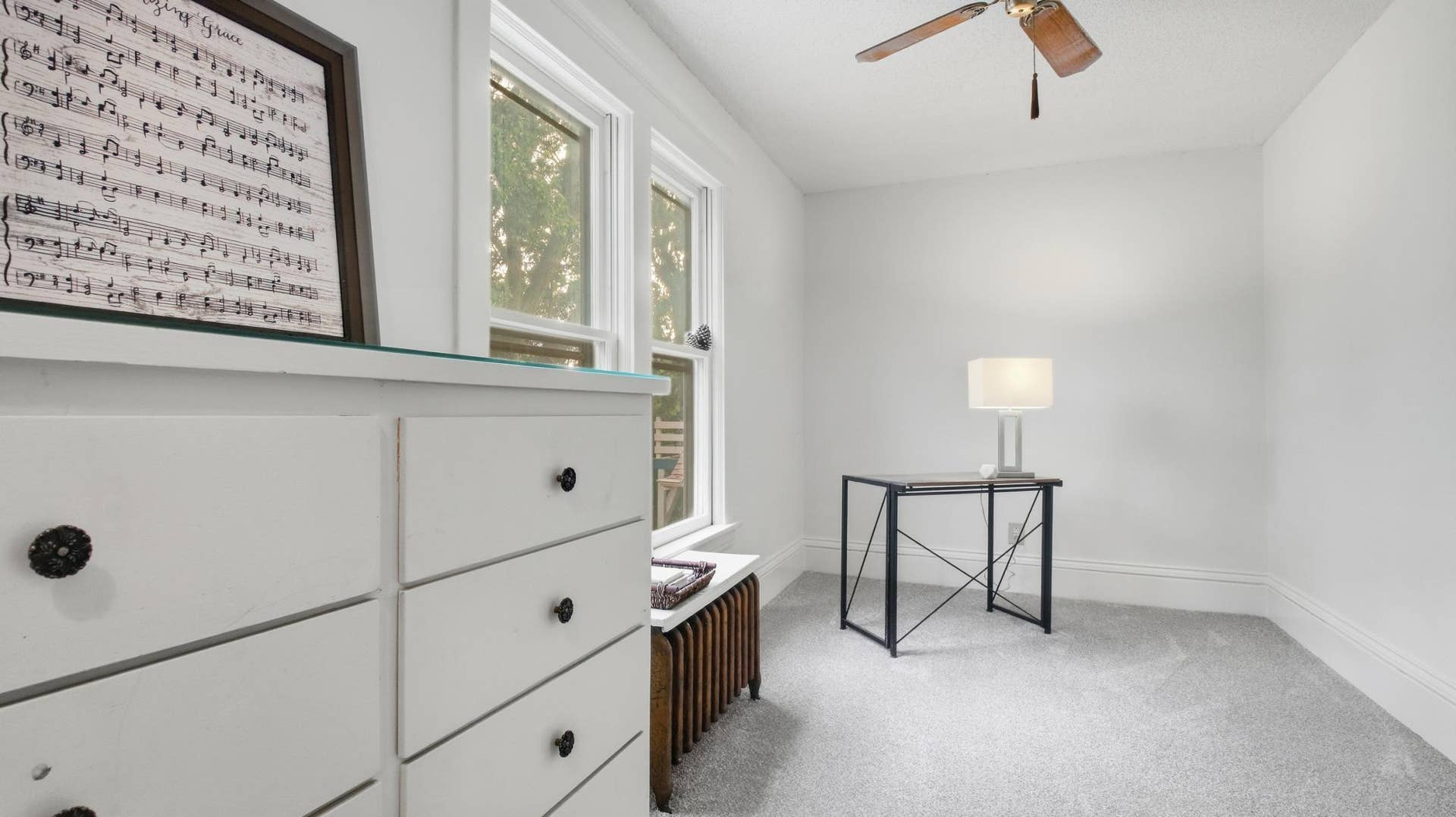 820 5th Avenue SE, 50, Minneapolis, MN 55414 Sizeable back bedroom can serve as an office, writing room, music room? Whats your pleasure?