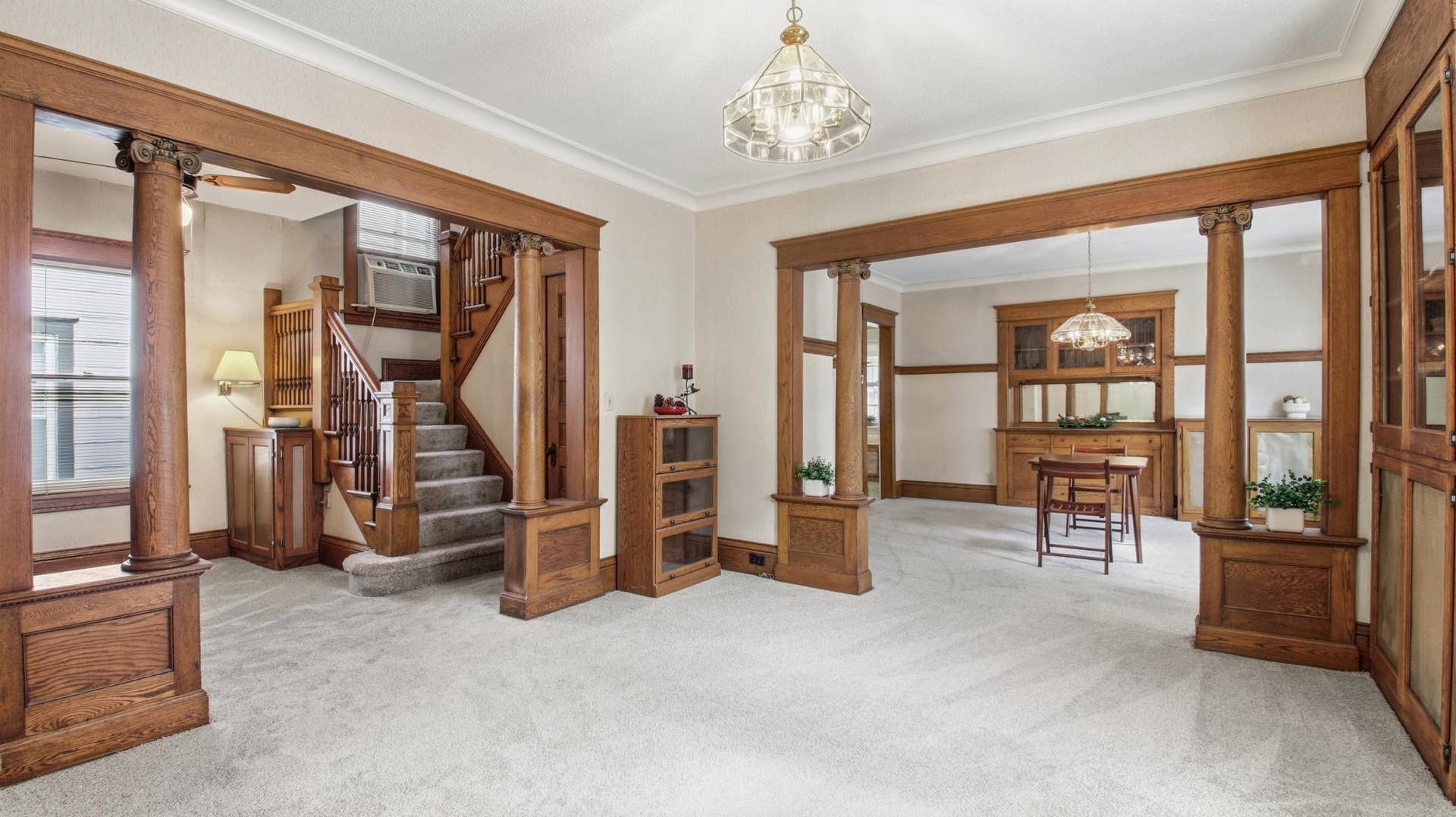 820 5th Avenue SE, 50, Minneapolis, MN 55414 Enjoy stunning woodwork throughout the main level!