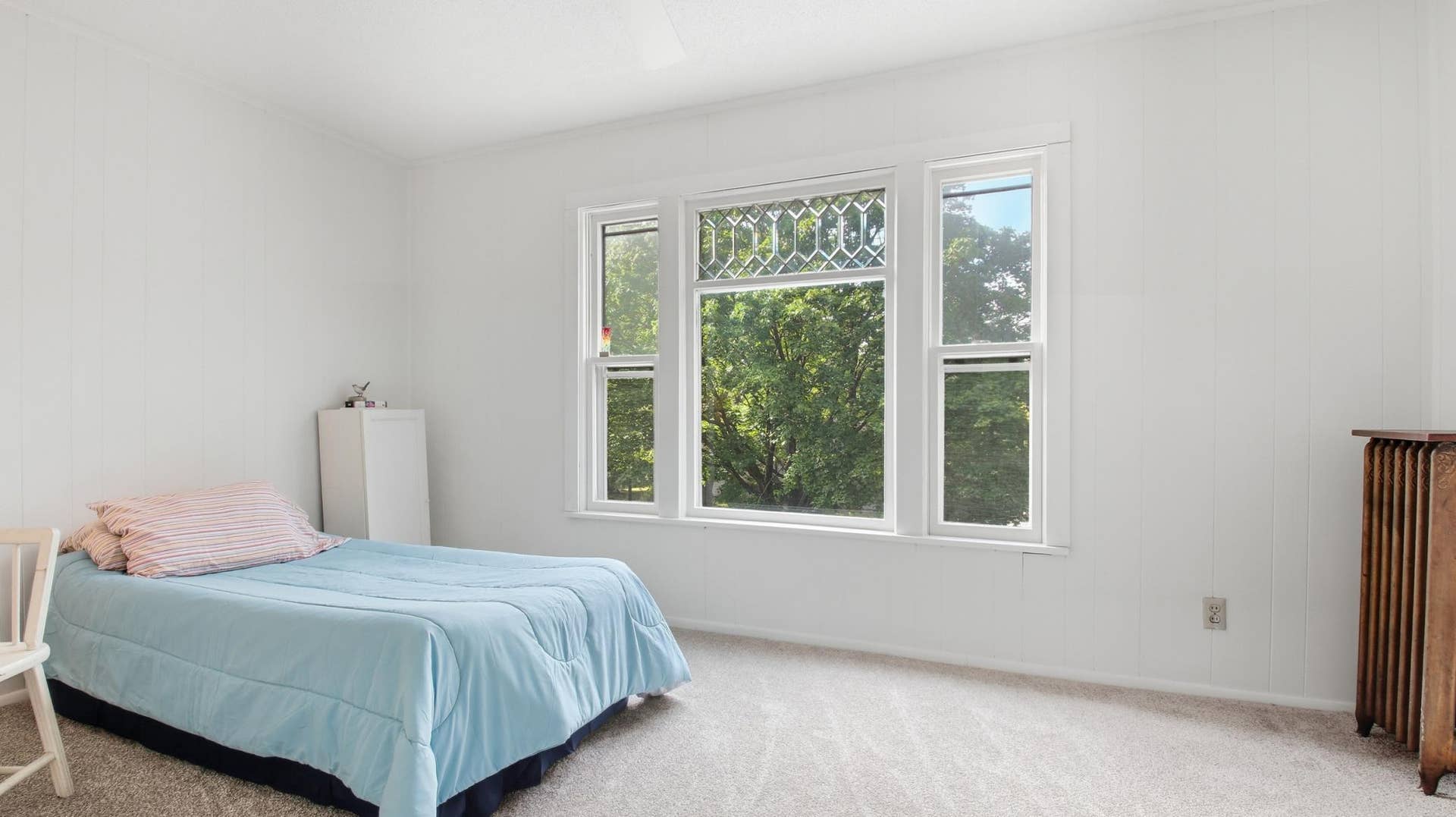 820 5th Avenue SE, 50, Minneapolis, MN 55414 Bright, beautiful front bedroom with its beautiful window has a 10 x 4 walk-in closet (not shown).