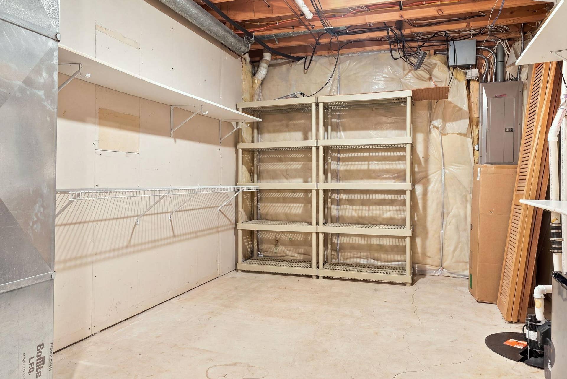 Utility room with plenty of storage