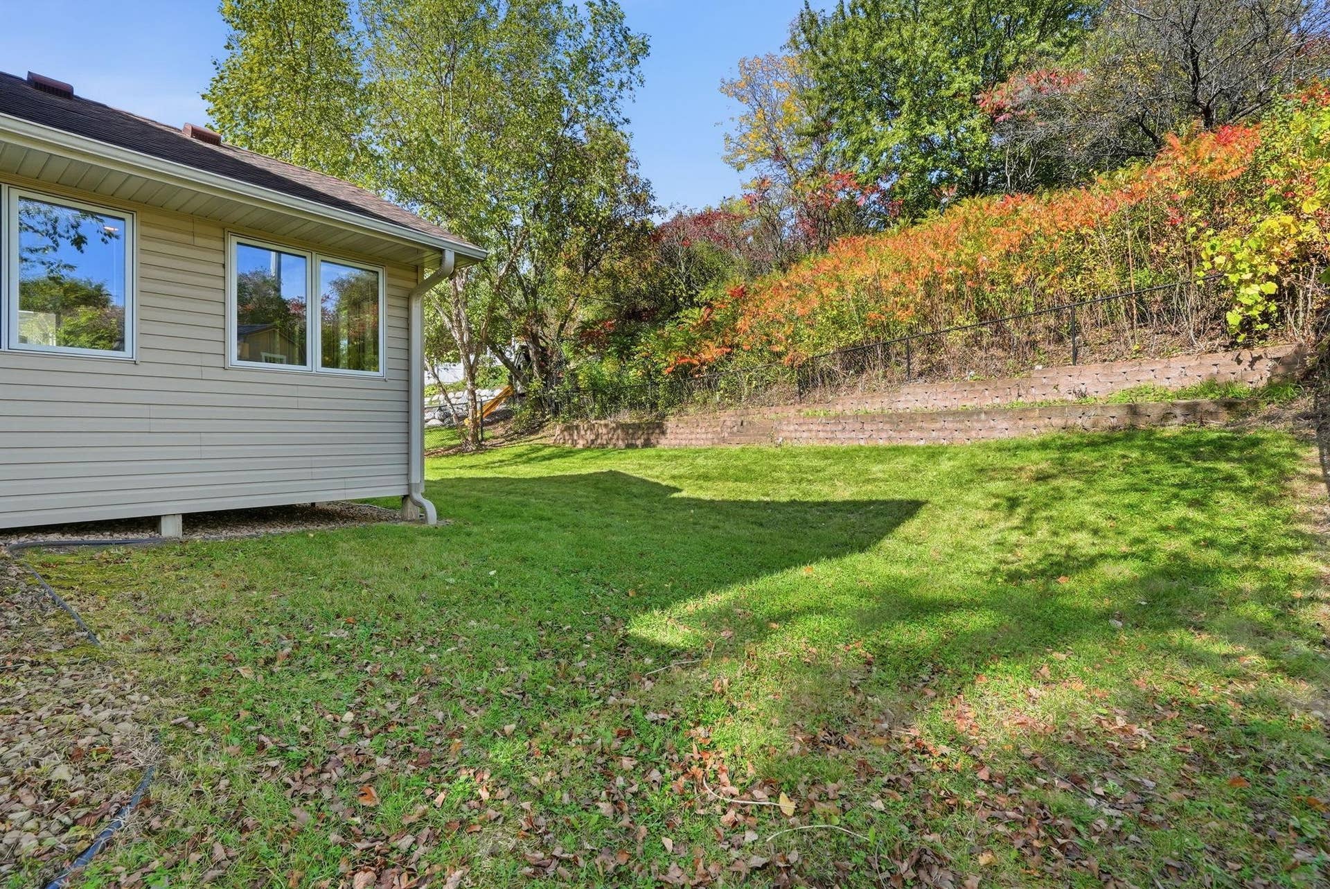 100-web-or-mls-1320_Wildflower_Lane_Chaska_06046.jpg