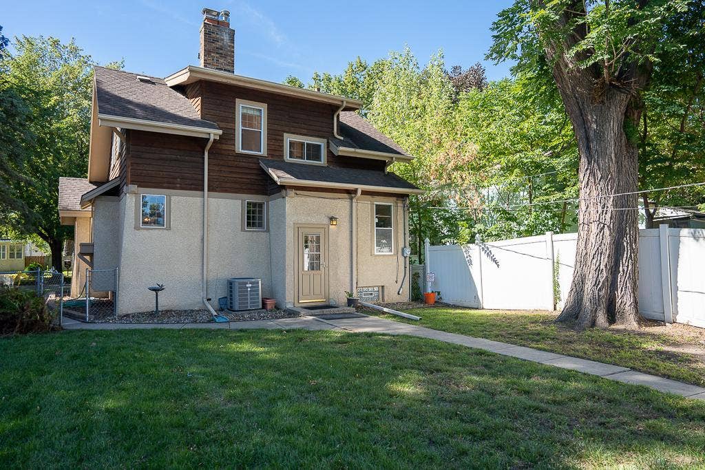 3241 30th Ave S-3.jpg