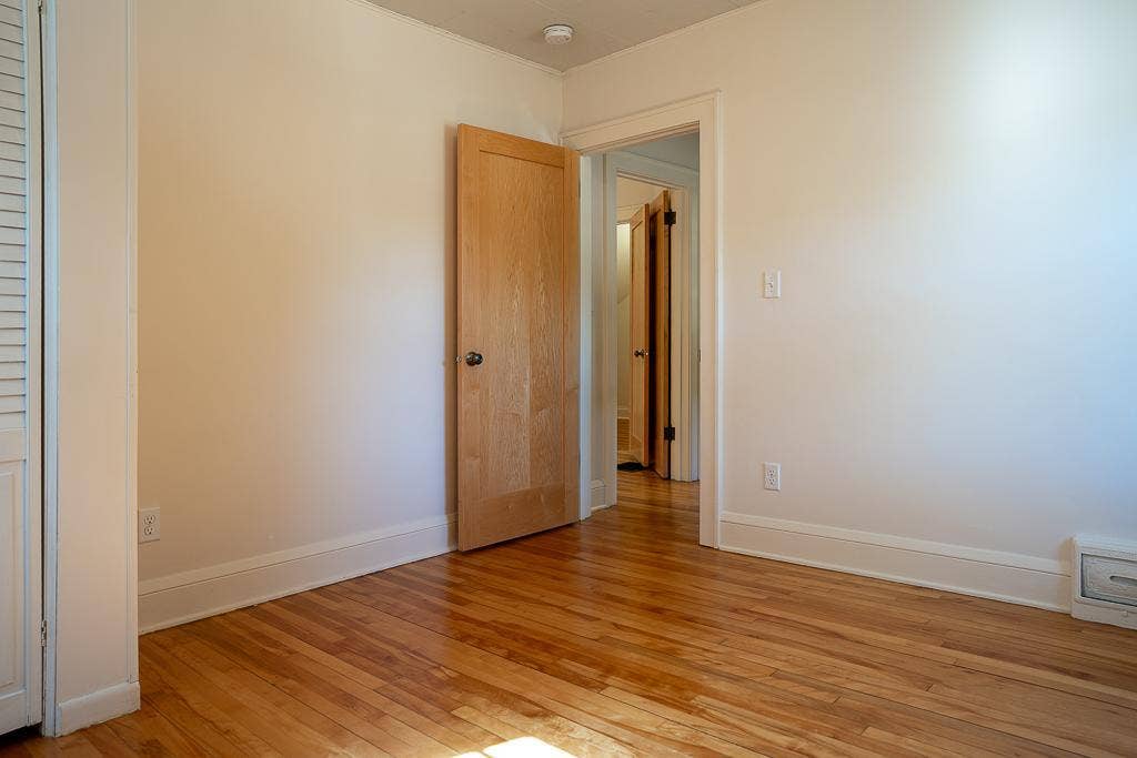 3241 30th Ave S-33.jpg