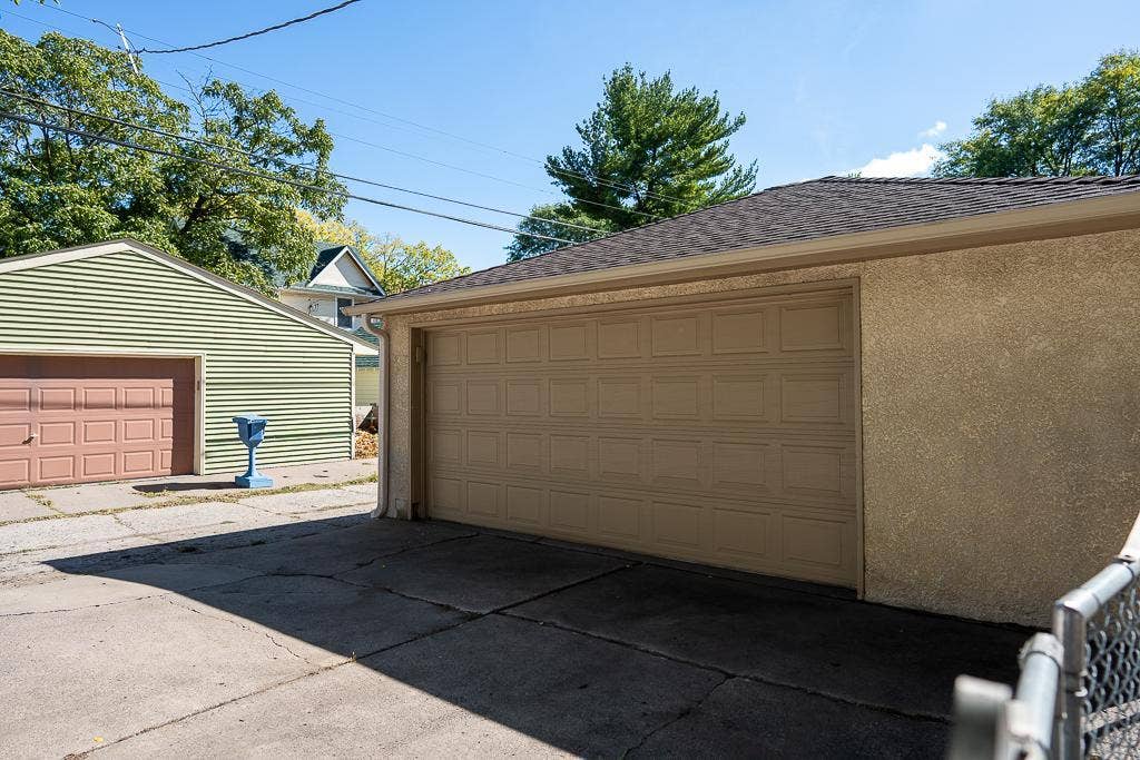 3241 30th Ave S-45.jpg