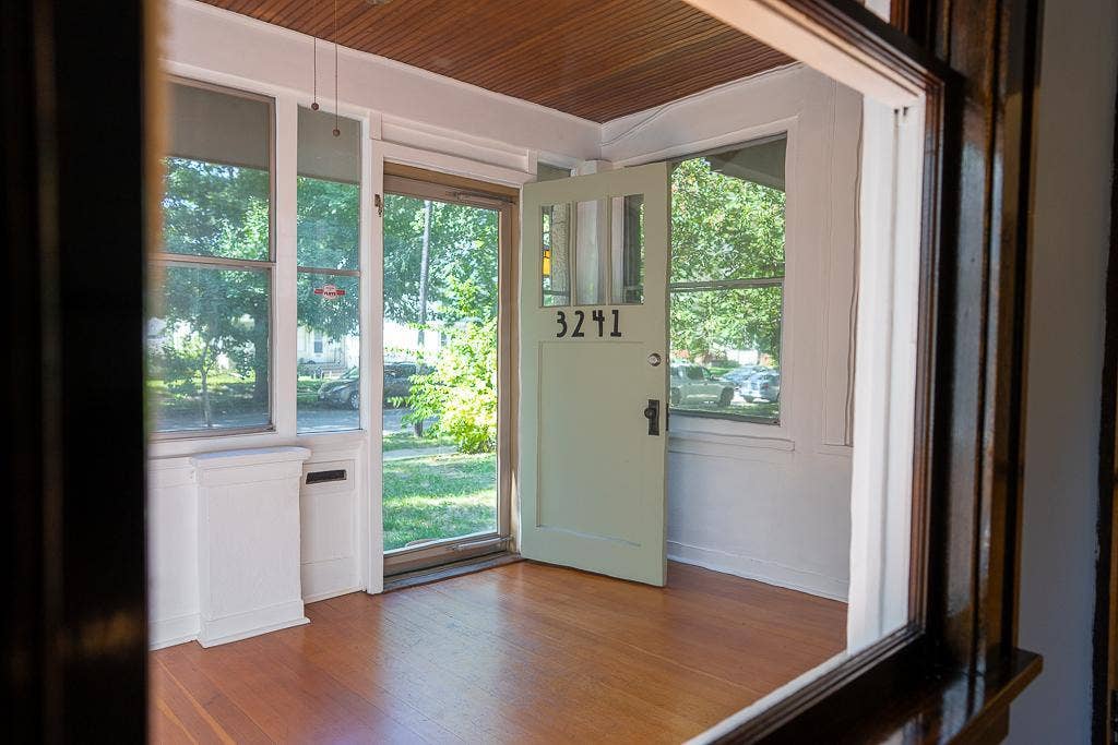 3241 30th Ave S-8.jpg