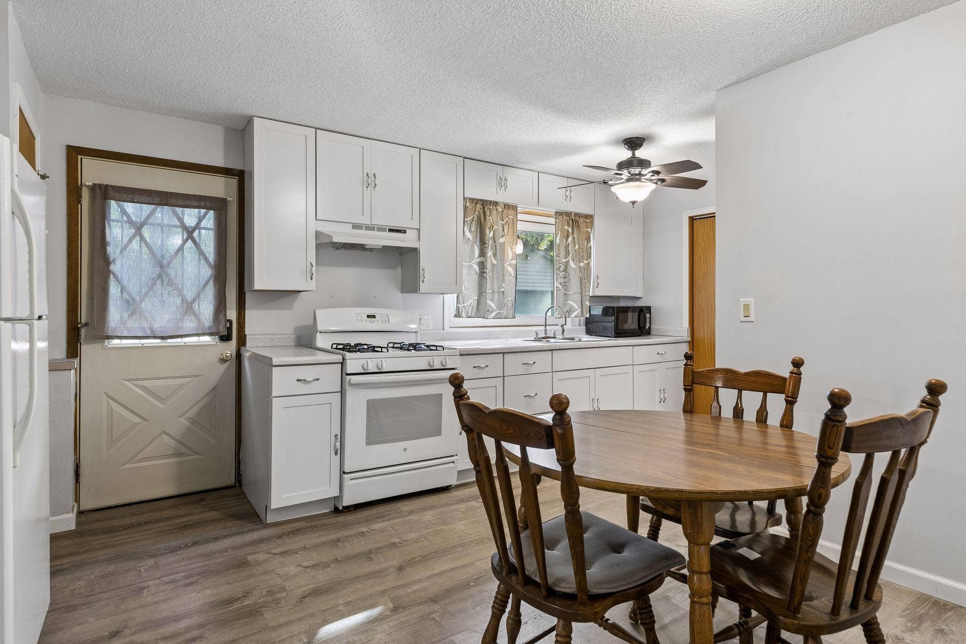 750 Viking Drive E, Maplewood, MN 55117 750 Viking Drive E, Maplewood, MN 55117