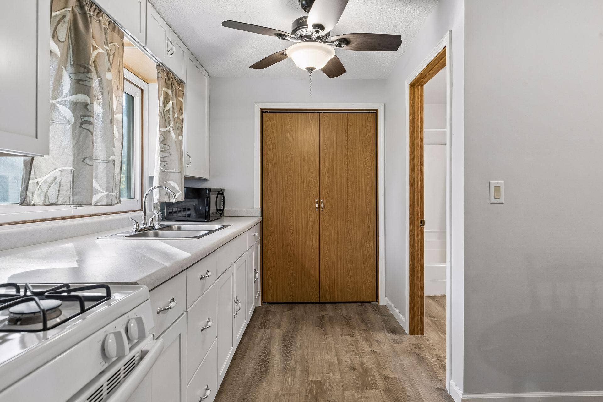 750 Viking Drive E, Maplewood, MN 55117 750 Viking Drive E, Maplewood, MN 55117