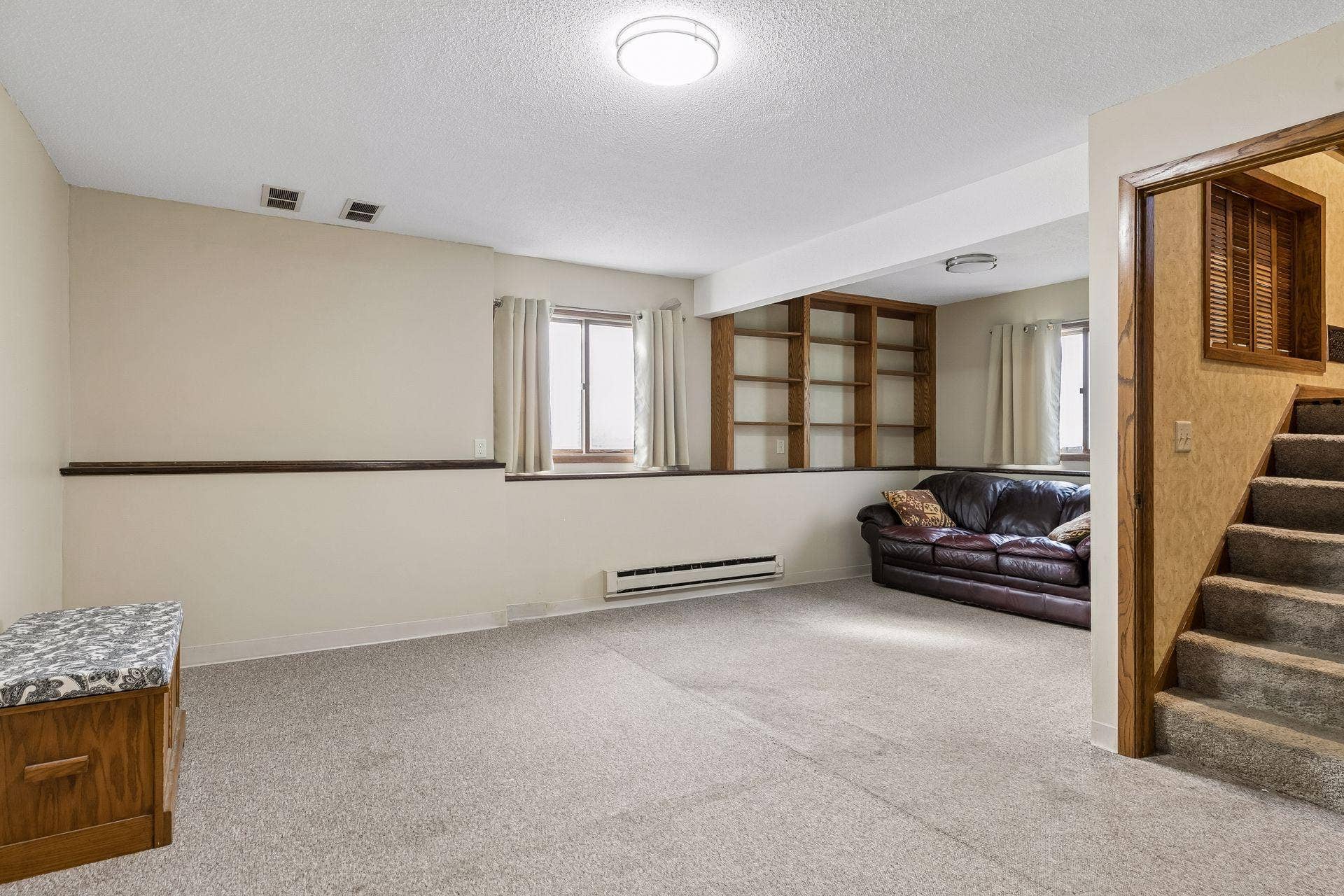 750 Viking Drive E, Maplewood, MN 55117 750 Viking Drive E, Maplewood, MN 55117