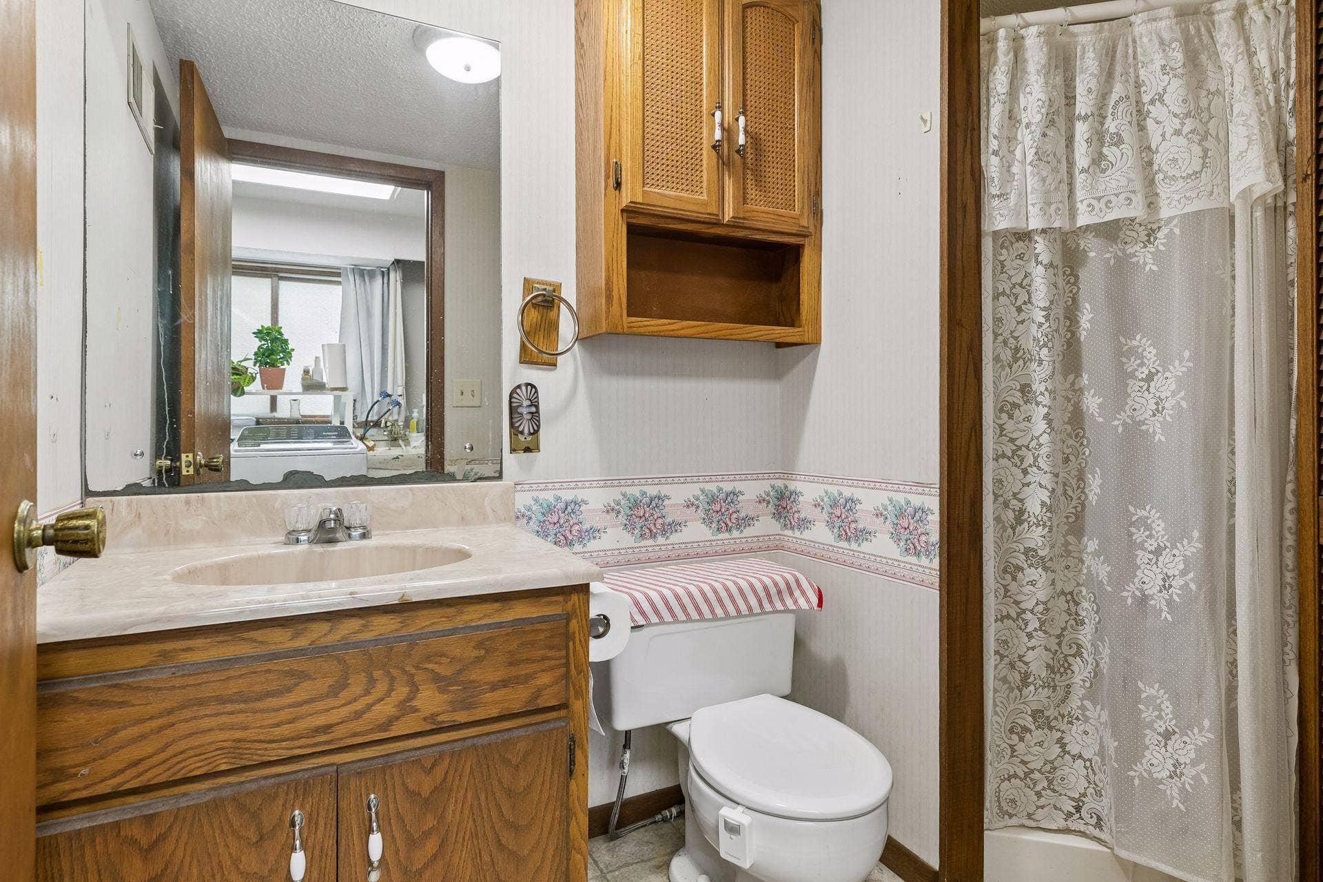 750 Viking Drive E, Maplewood, MN 55117 750 Viking Drive E, Maplewood, MN 55117