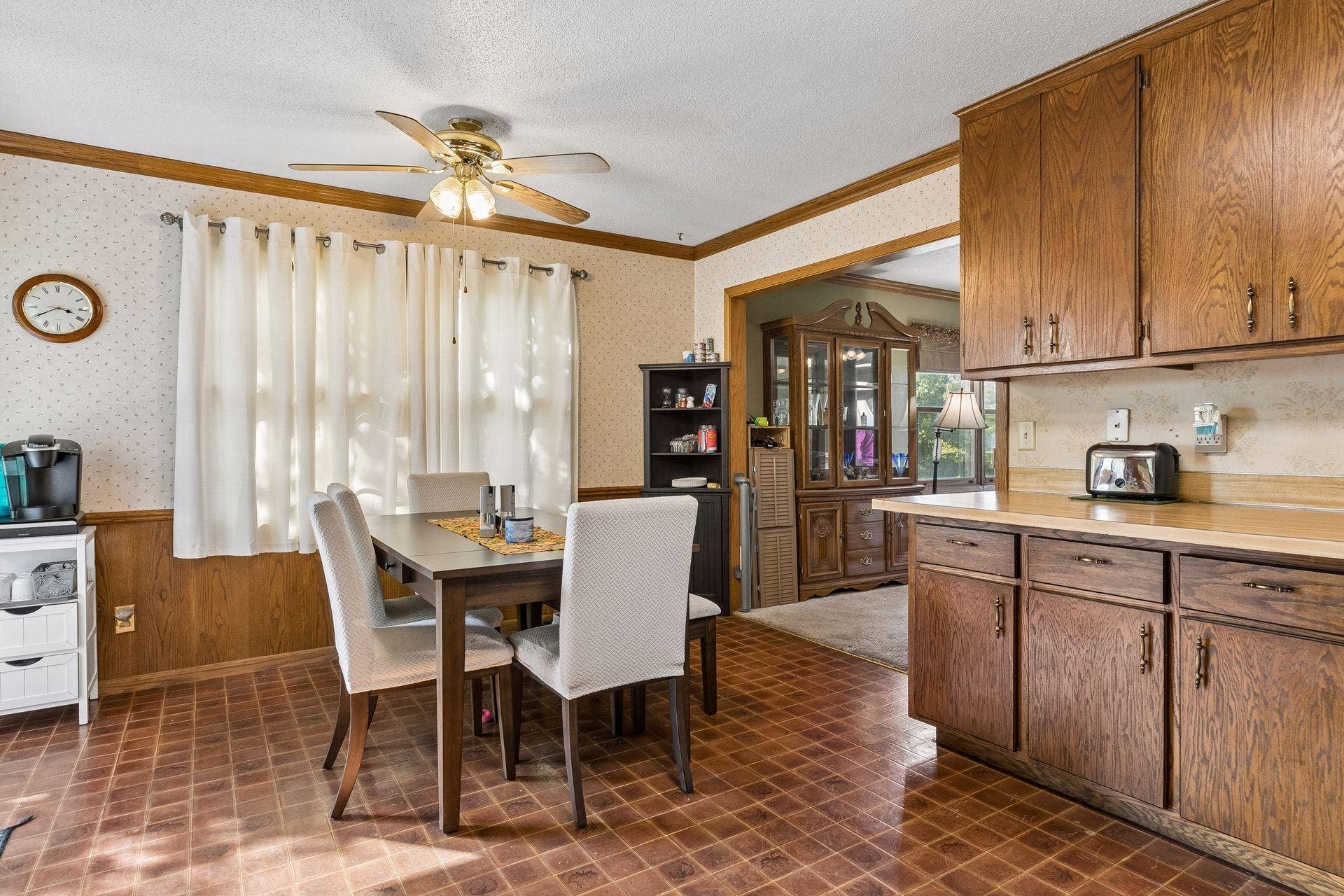 750 Viking Drive E, Maplewood, MN 55117 750 Viking Drive E, Maplewood, MN 55117