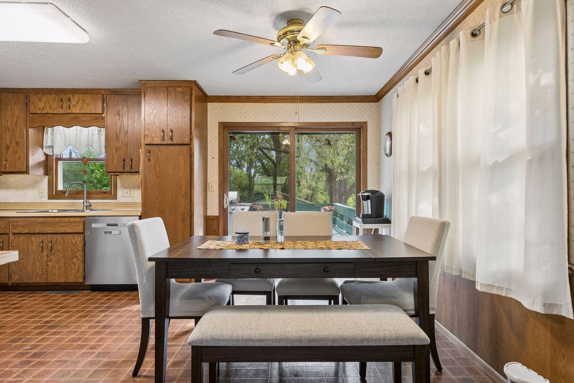750 Viking Drive E, Maplewood, MN 55117 750 Viking Drive E, Maplewood, MN 55117