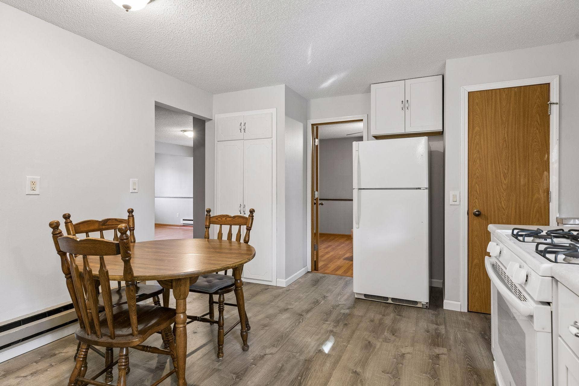 750 Viking Drive E, Maplewood, MN 55117 750 Viking Drive E, Maplewood, MN 55117