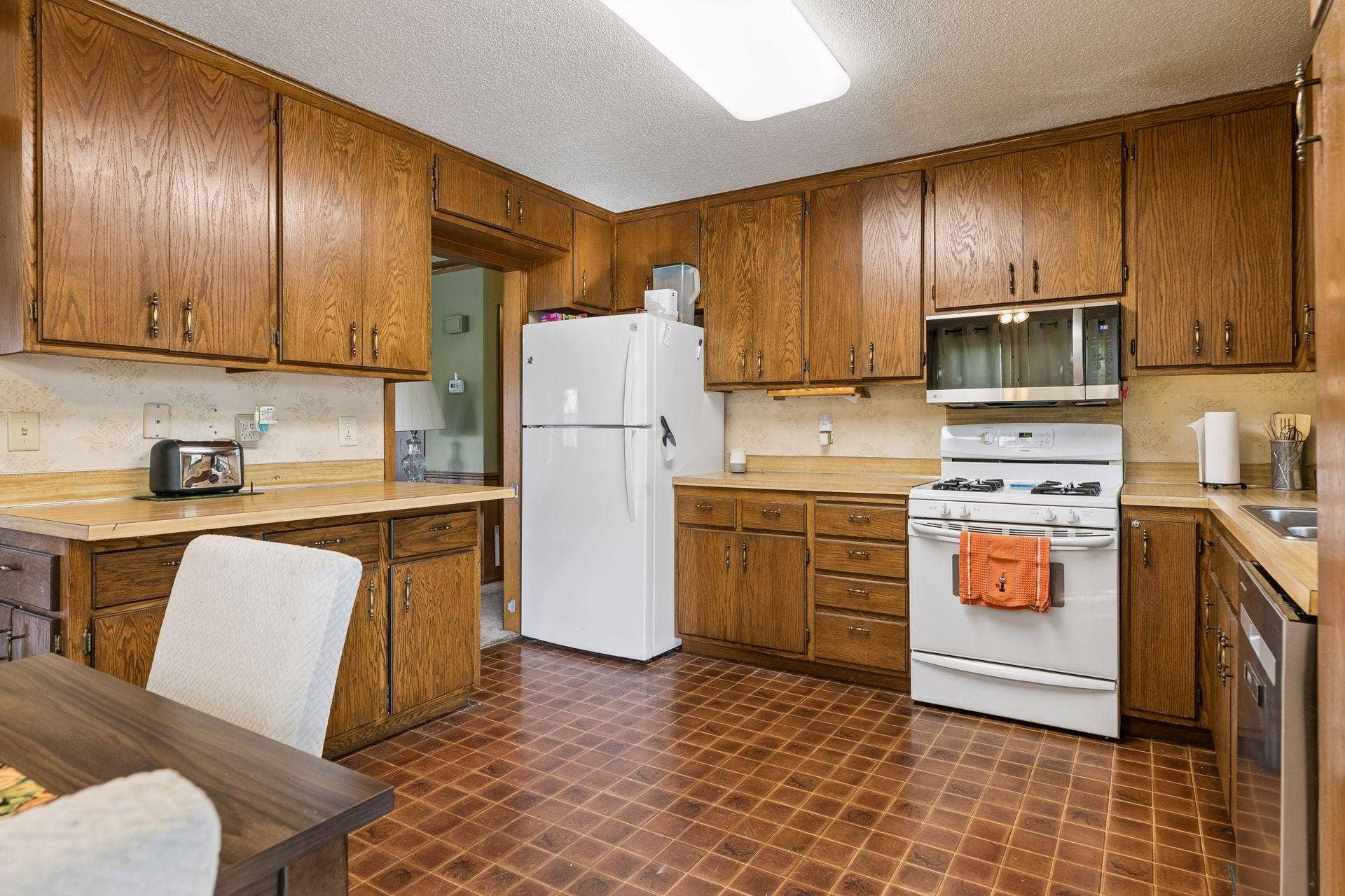 750 Viking Drive E, Maplewood, MN 55117 750 Viking Drive E, Maplewood, MN 55117