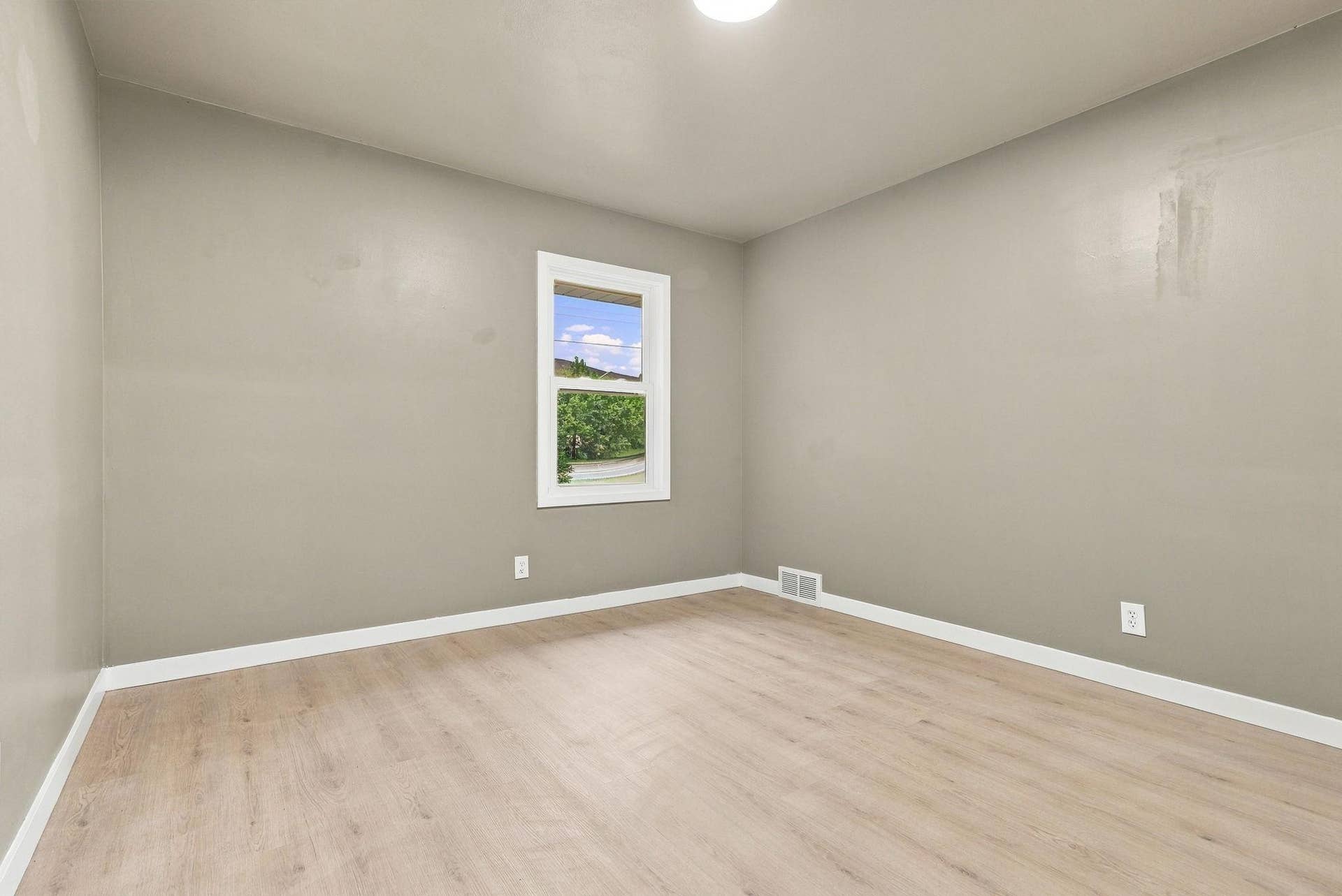 1038 Larpenteur Avenue W, 89, Saint Paul, MN 55113 44-web-or-mls-1038_Larpenteur_Avenue_West_Saint_Paul_02301.jpg