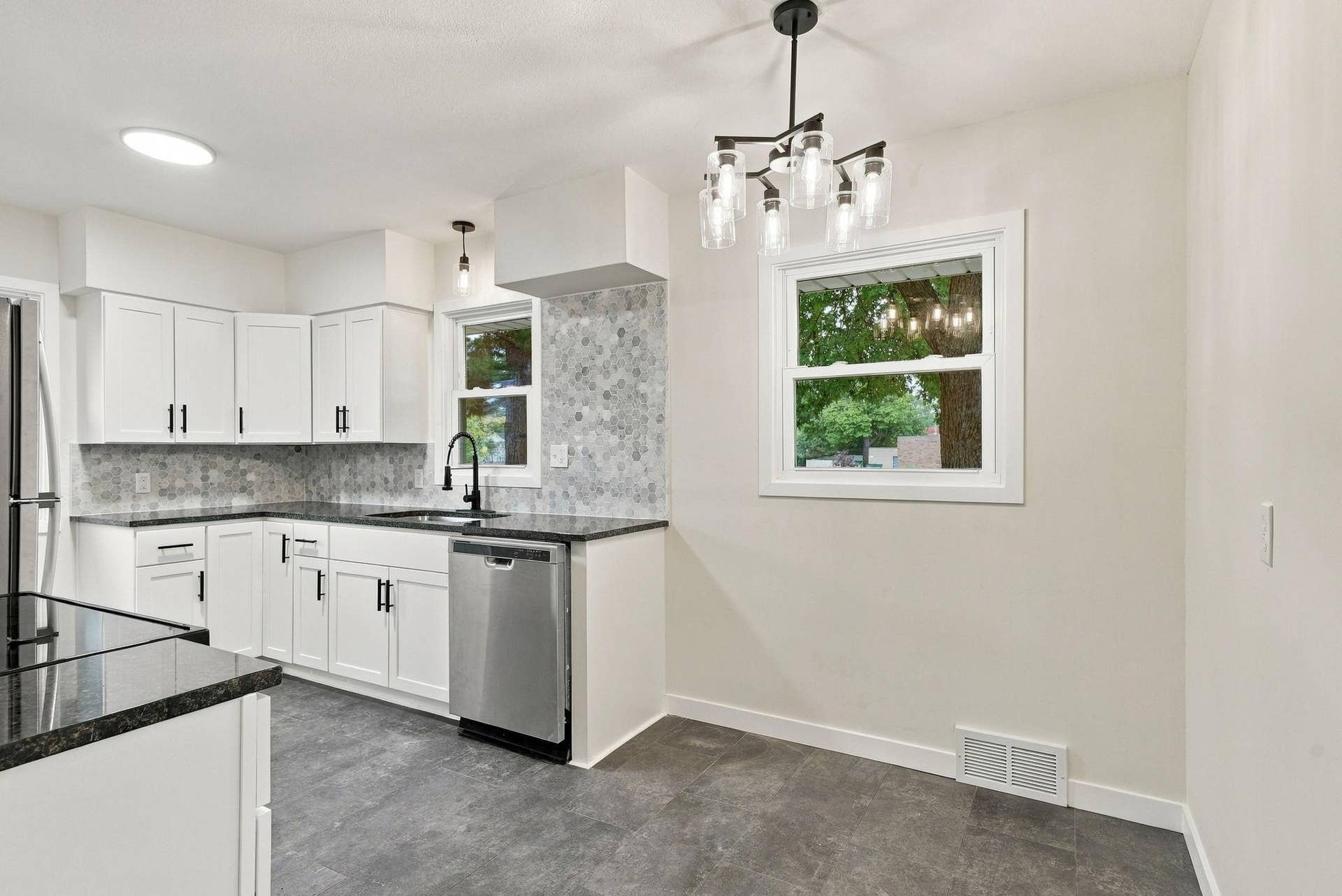 1038 Larpenteur Avenue W, 89, Saint Paul, MN 55113 25-web-or-mls-1038_Larpenteur_Avenue_West_Saint_Paul_02241.jpg
