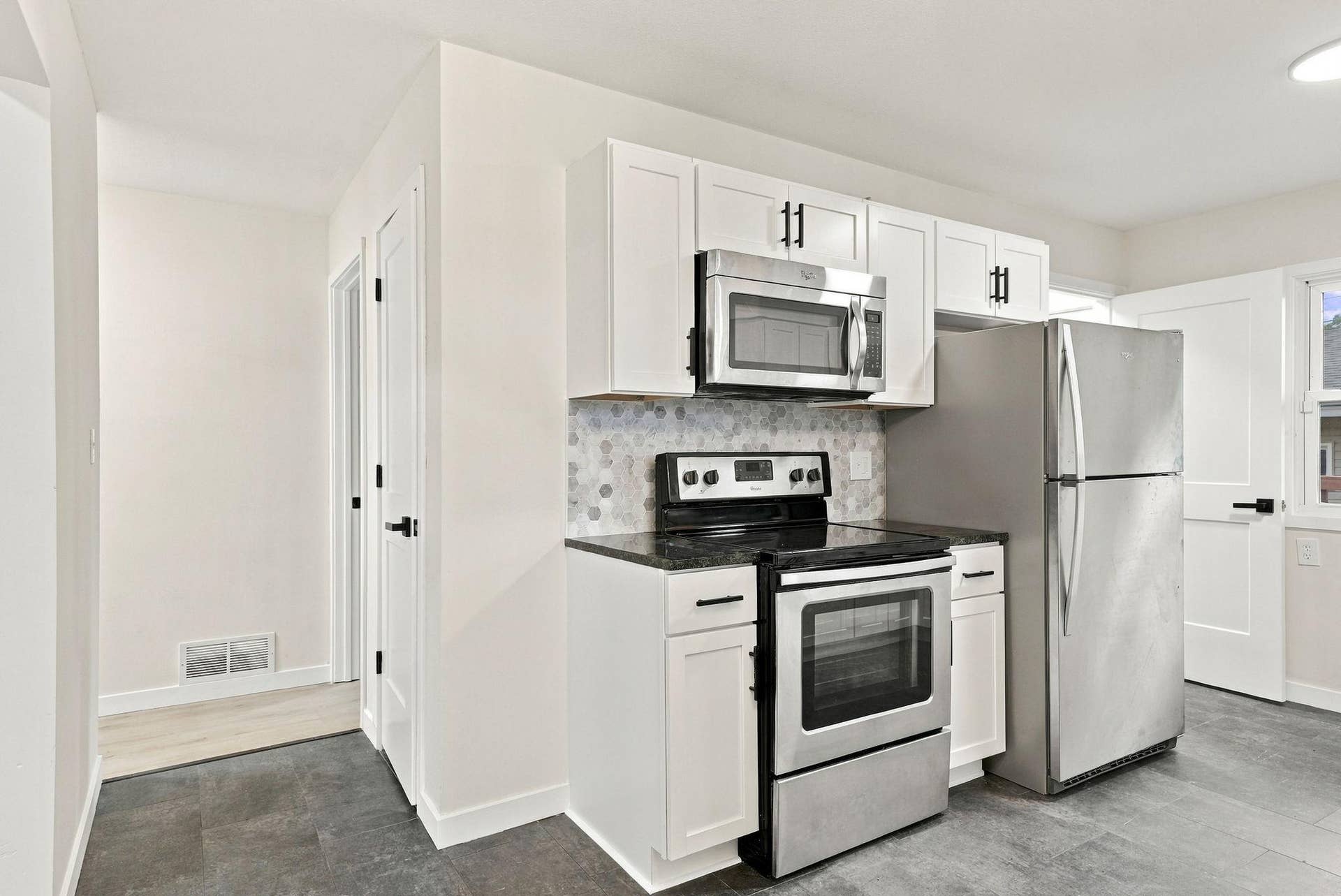 1038 Larpenteur Avenue W, 89, Saint Paul, MN 55113 37-web-or-mls-1038_Larpenteur_Avenue_West_Saint_Paul_02286.jpg