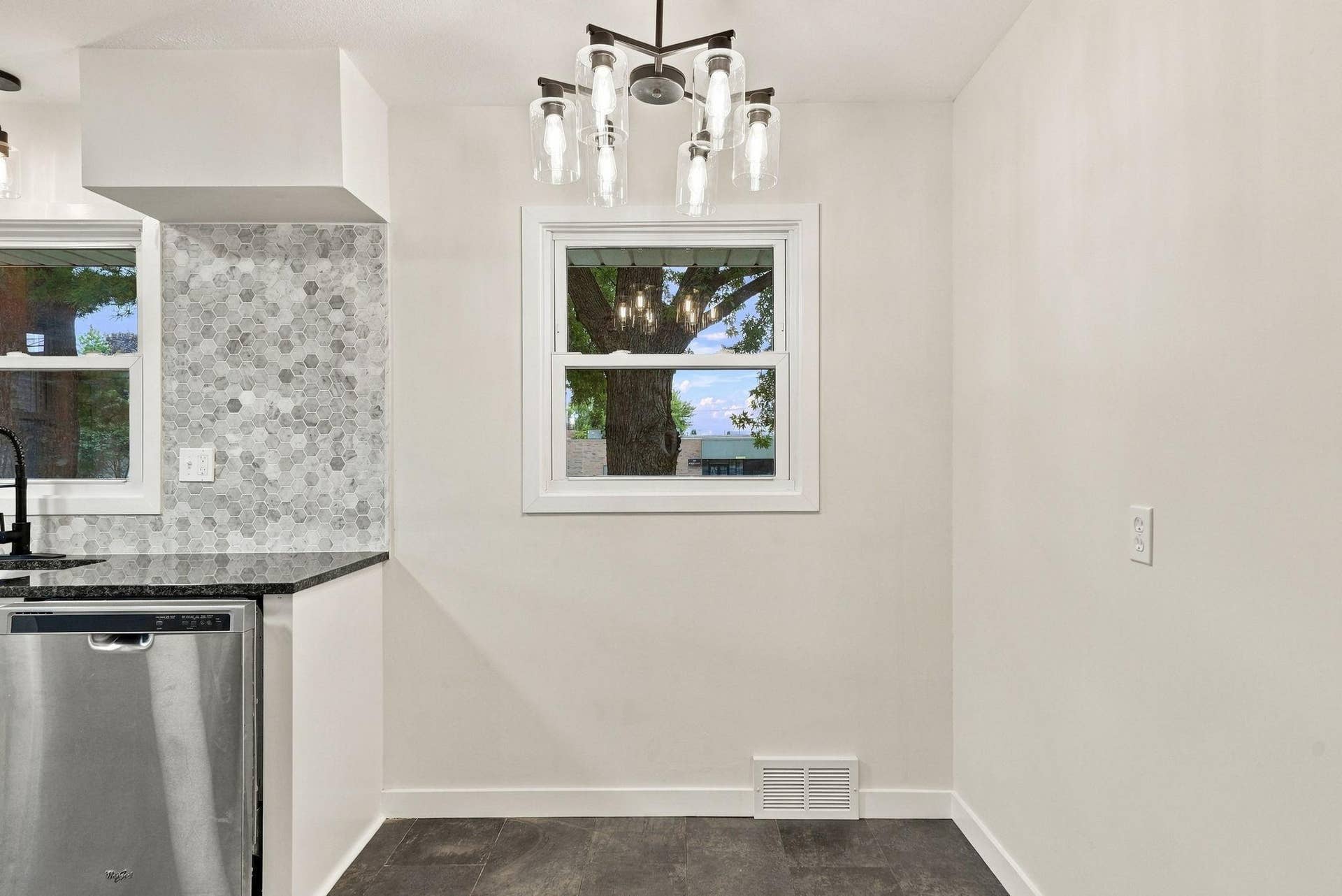 1038 Larpenteur Avenue W, 89, Saint Paul, MN 55113 27-web-or-mls-1038_Larpenteur_Avenue_West_Saint_Paul_02246.jpg