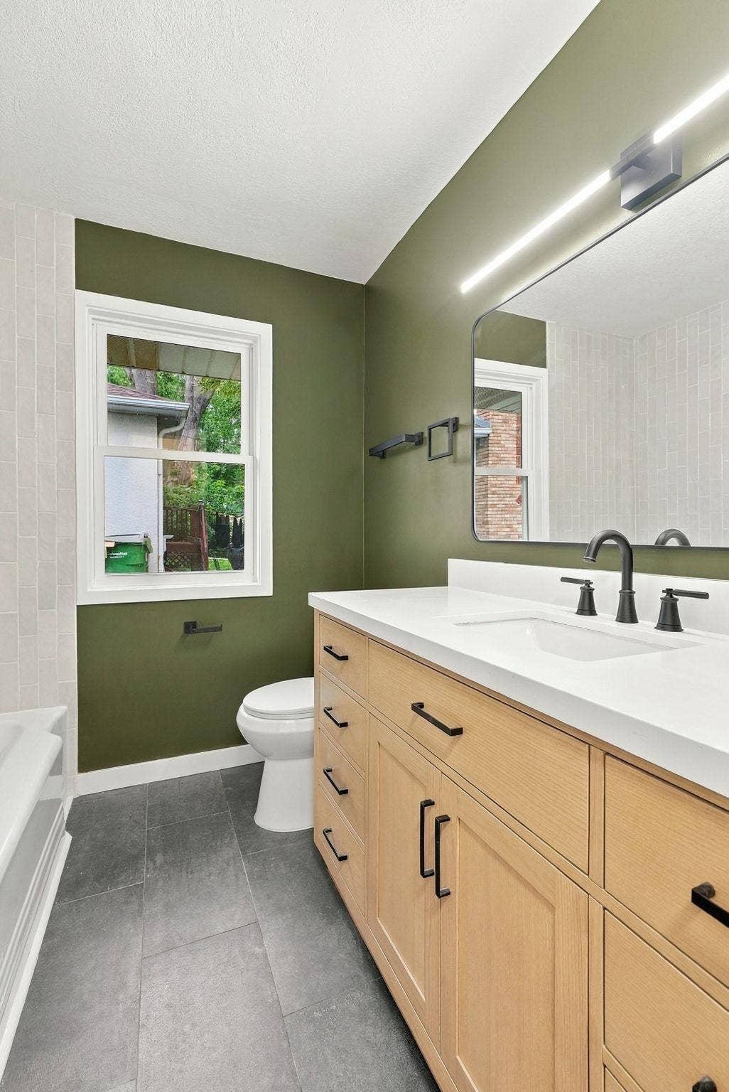 1038 Larpenteur Avenue W, 89, Saint Paul, MN 55113 49-web-or-mls-1038_Larpenteur_Avenue_West_Saint_Paul_02316.jpg