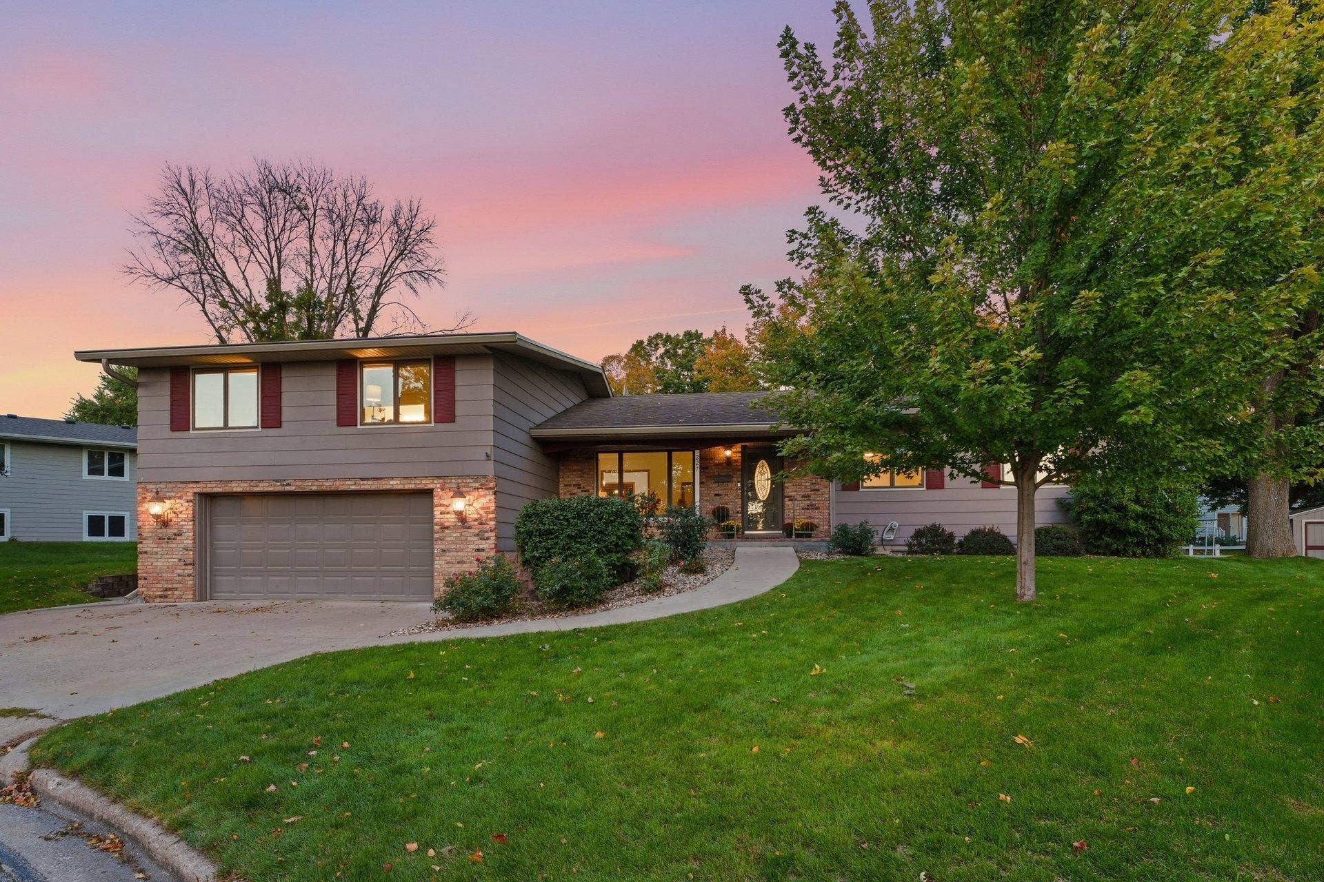 227 Ridgewood Court, Waconia, MN 55387 001_227_ridgewood_ct_tw_1_973.jpg