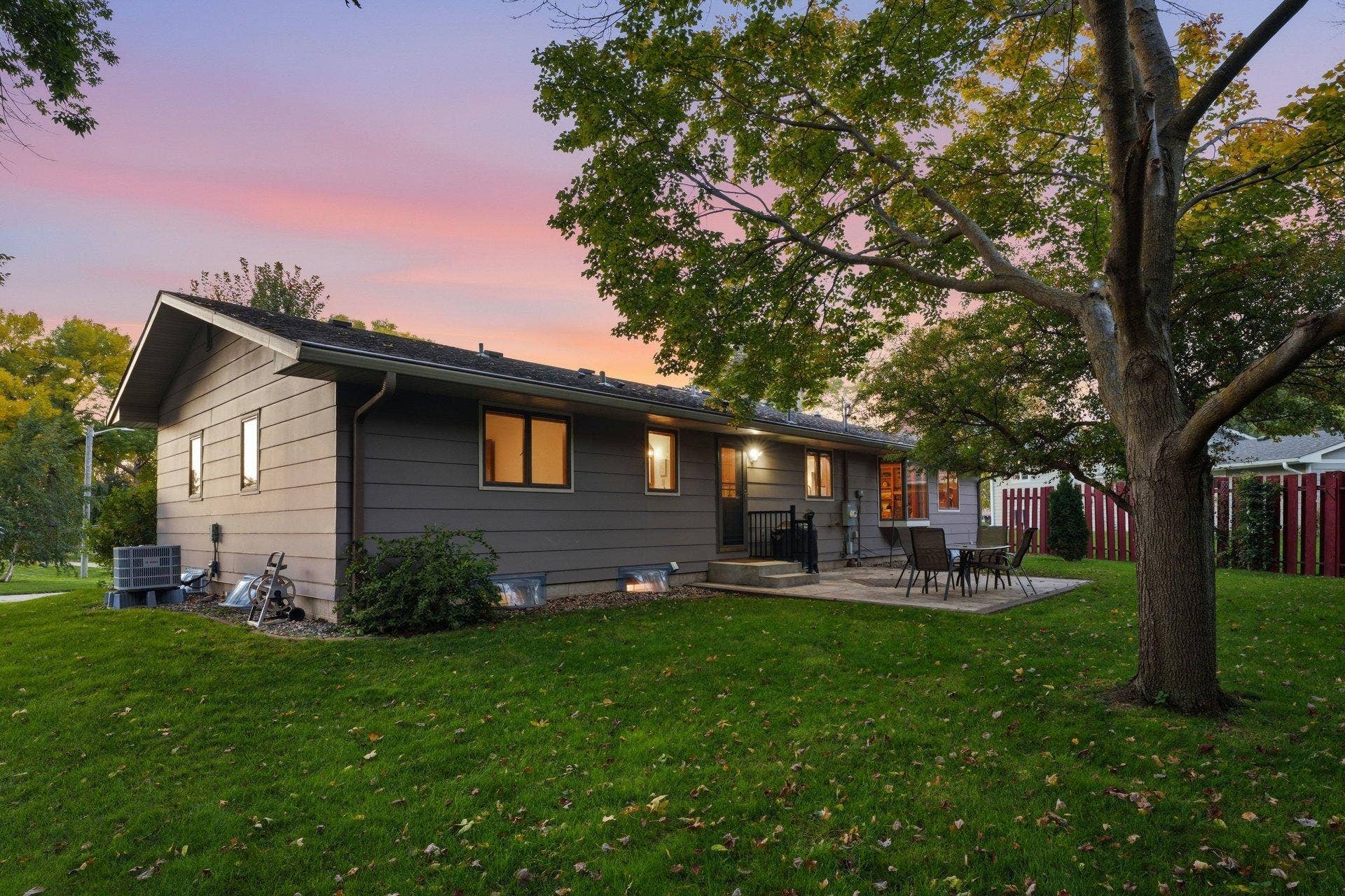 227 Ridgewood Court, Waconia, MN 55387 013_227_ridgewood_ct_tw_4_559.jpg