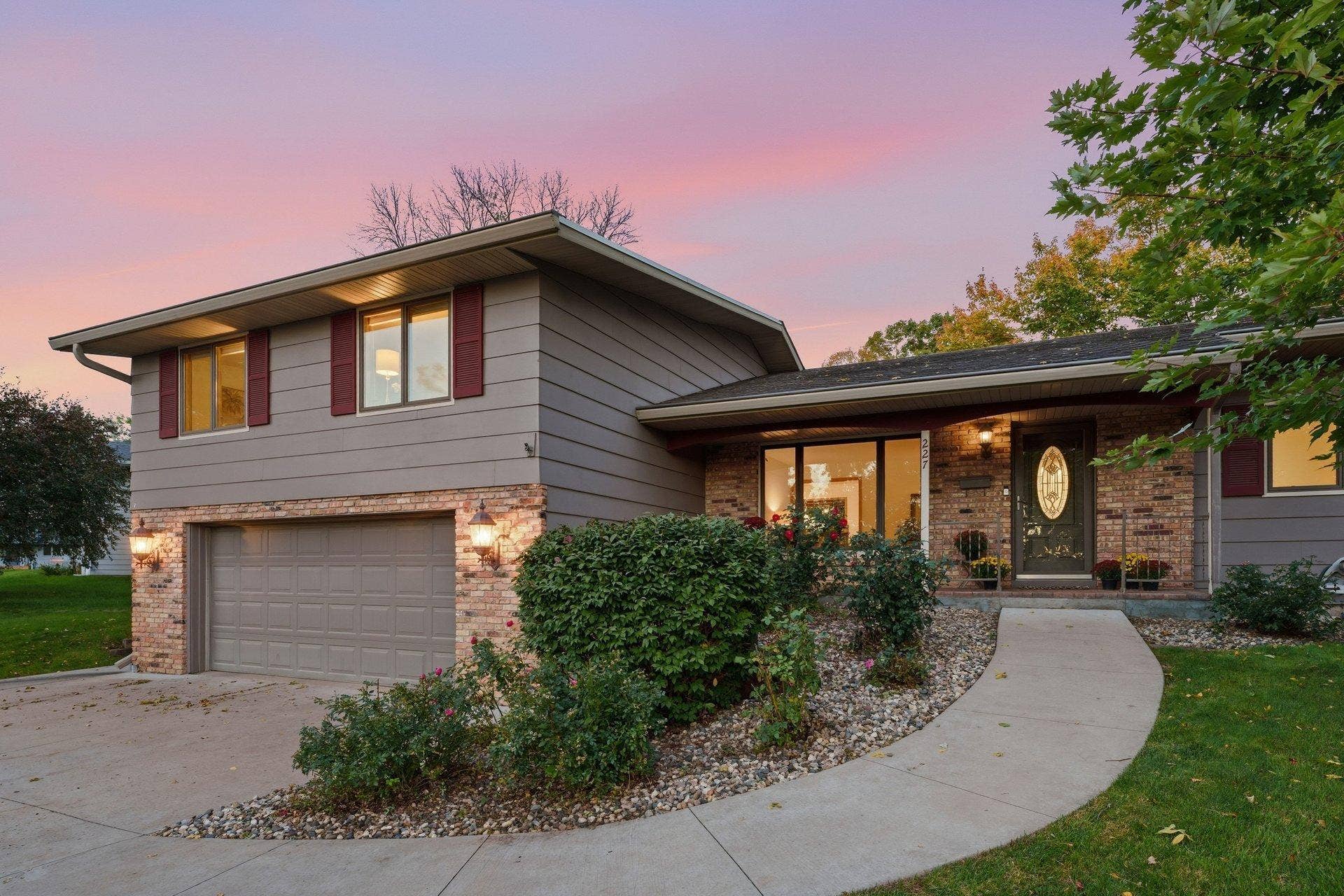 227 Ridgewood Court, Waconia, MN 55387 011_227_ridgewood_ct_tw_2_701.jpg