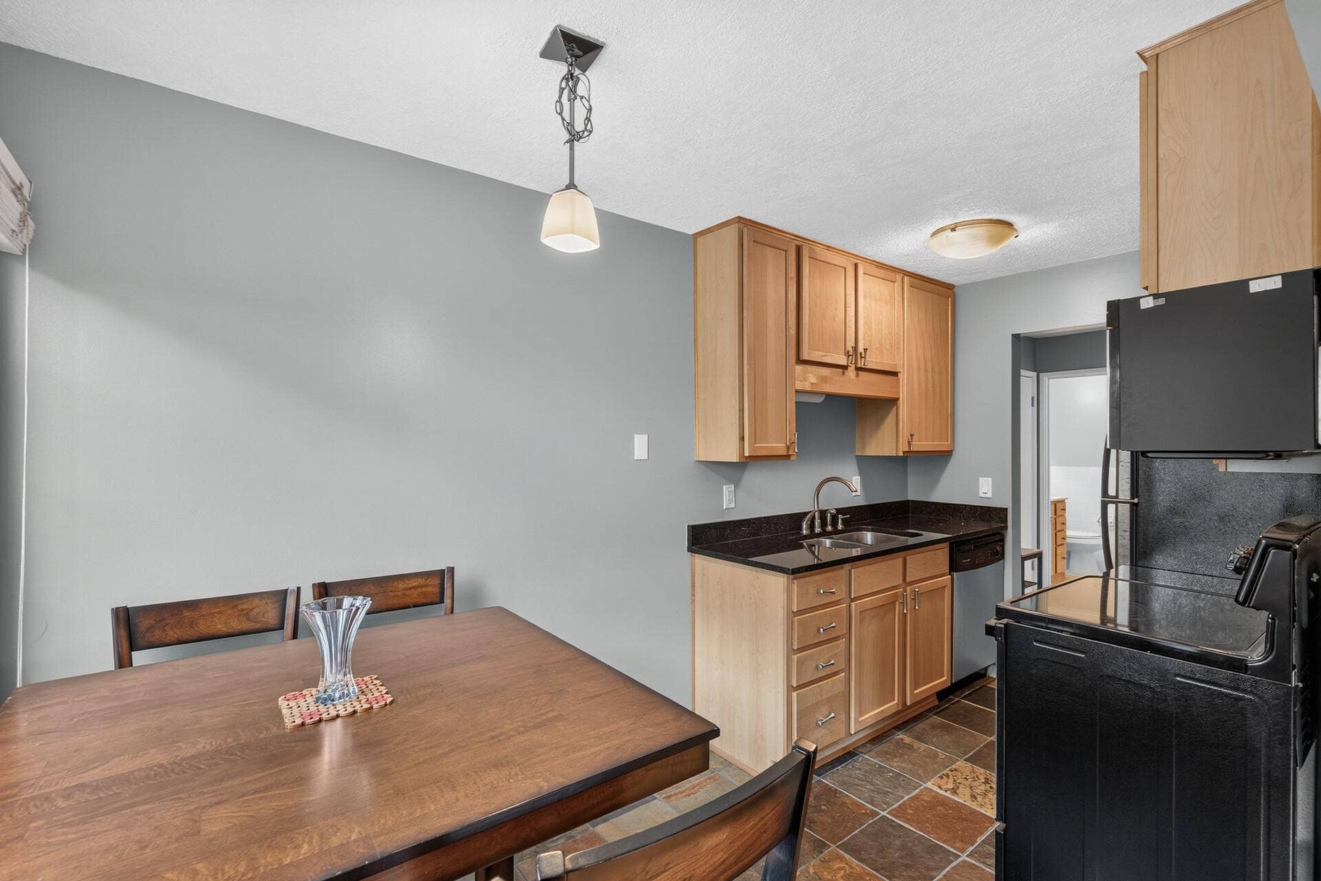 3844 Nicollet Avenue, #305, 40, Minneapolis, MN 55409 11_3844_Nicollet_30511_mls.jpg