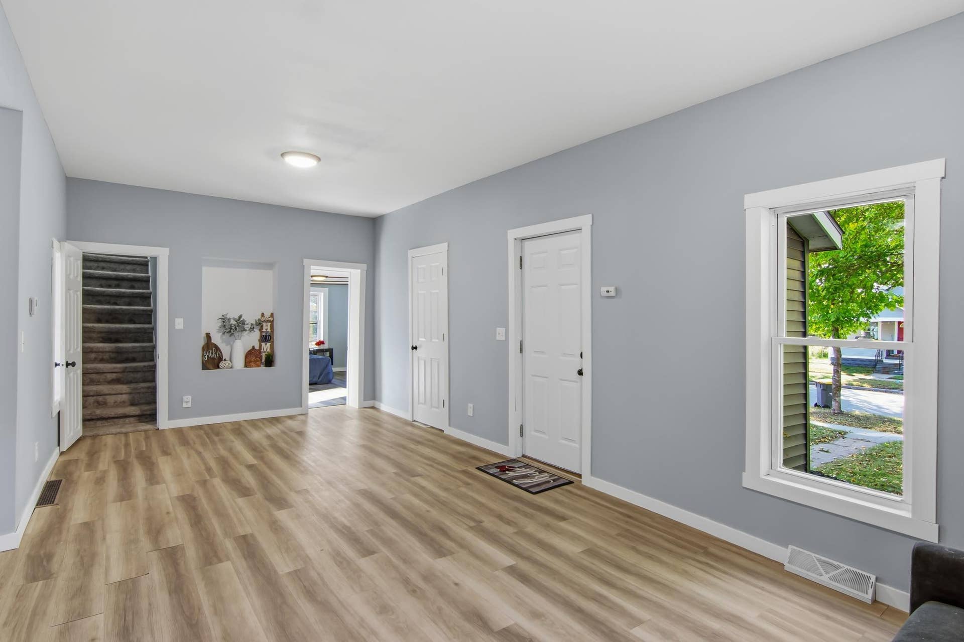 02-LivingRoom-3-jpg.jpg
