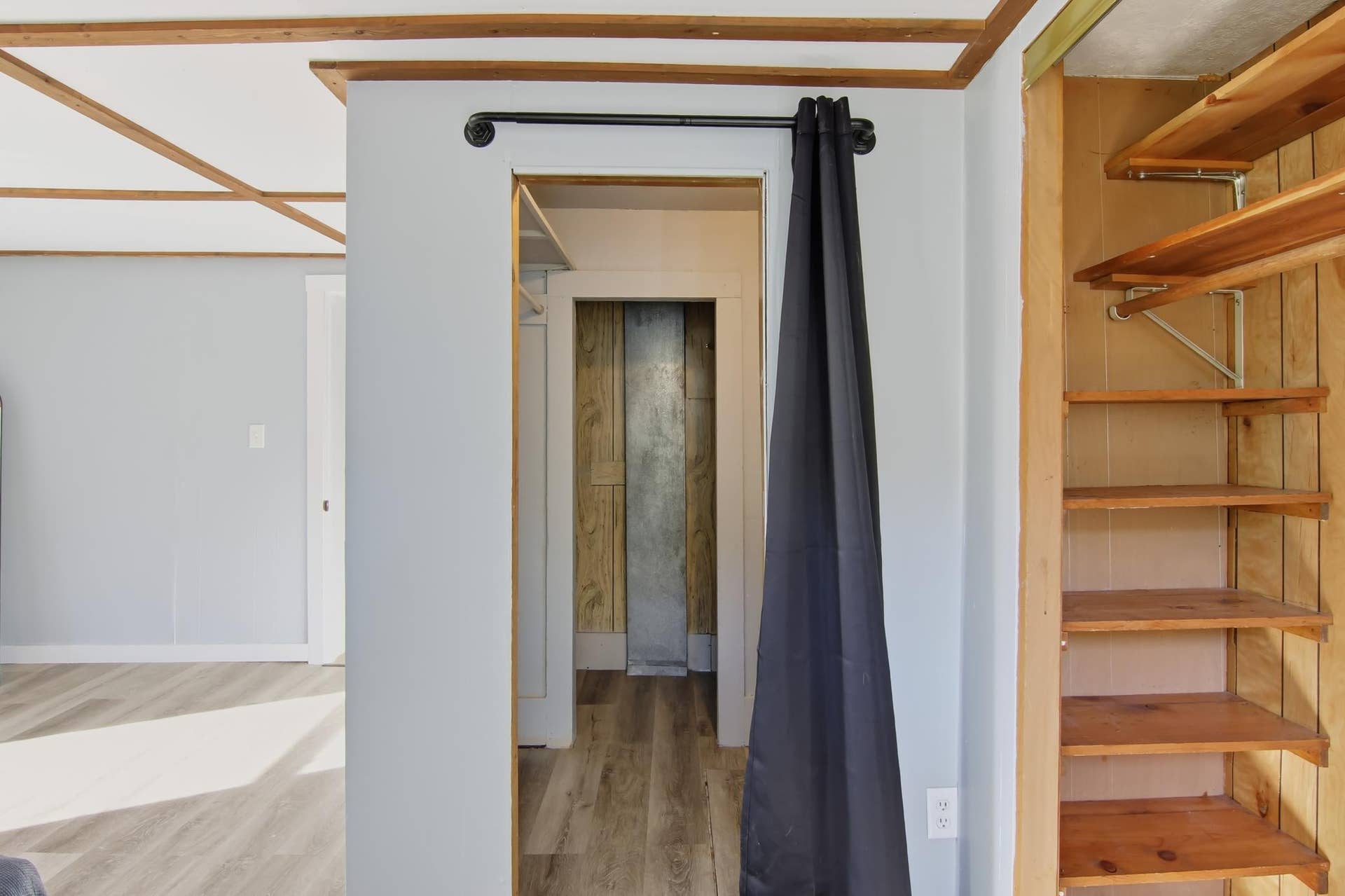 10-MainLevelBedroom-1-4-jpg.jpg